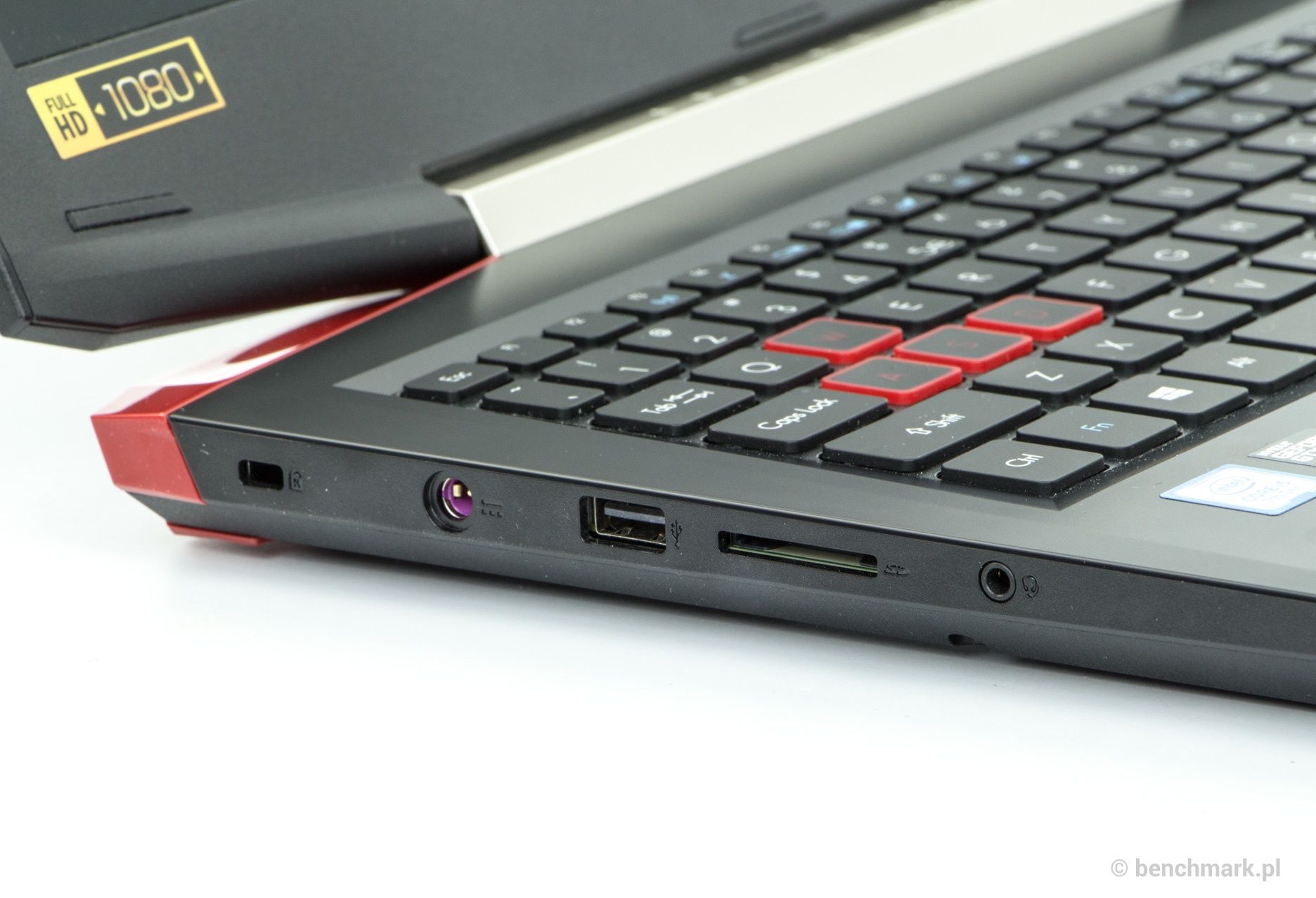 Acer Aspire VX 15 lewy bok