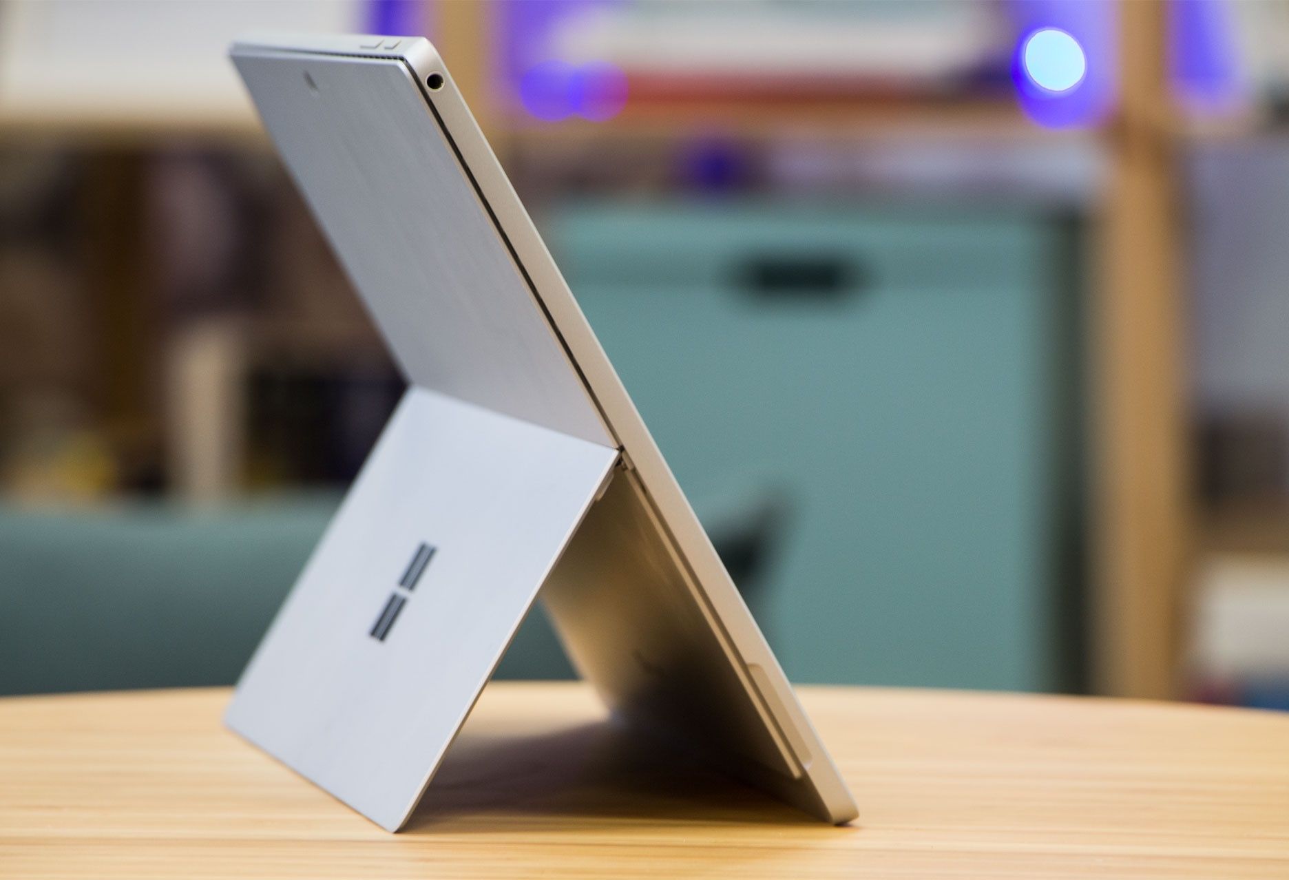 Microsoft Surface Pro lewy bok