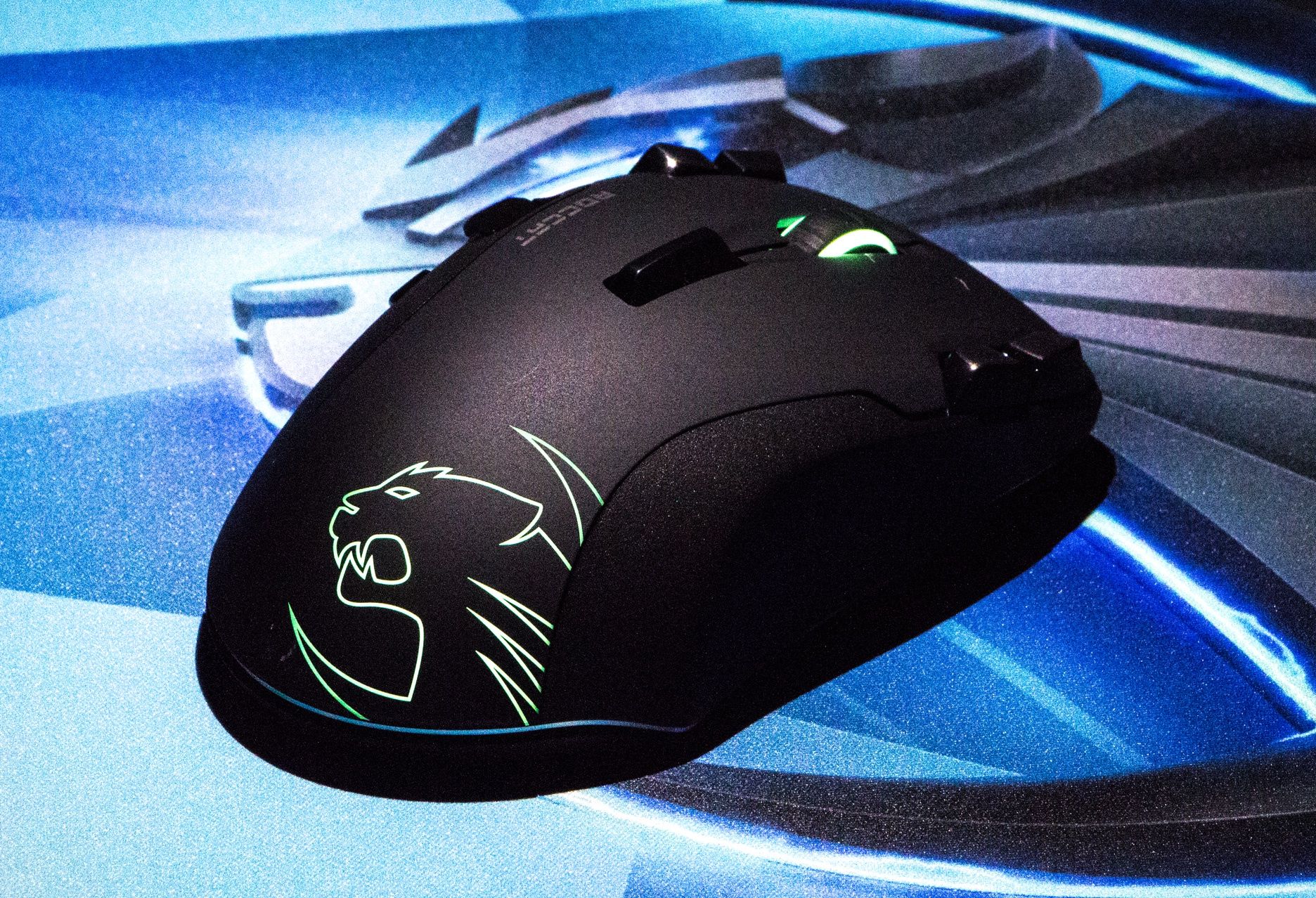 Roccat Leadr - na podkładce
