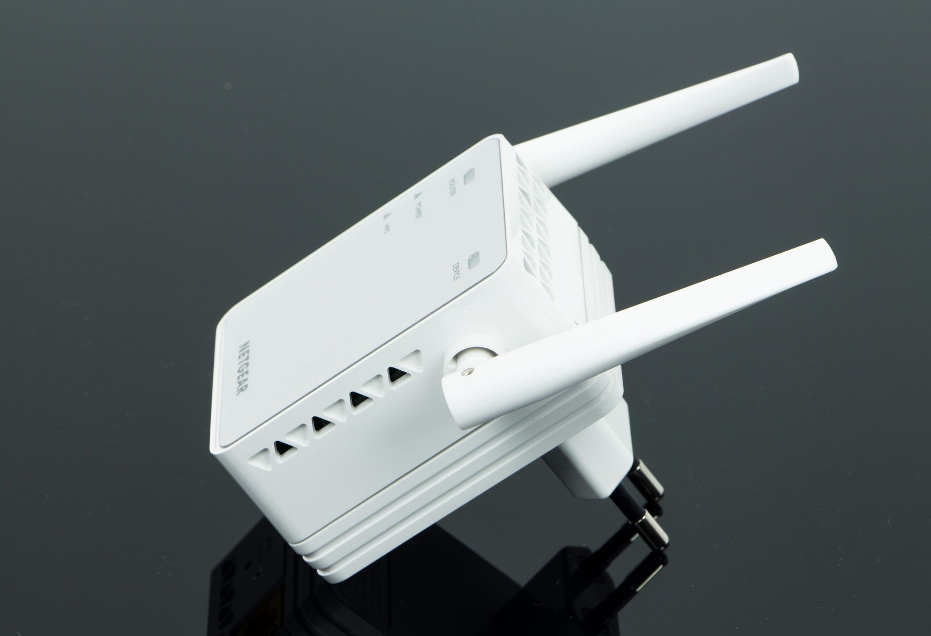 Netgear EX2700