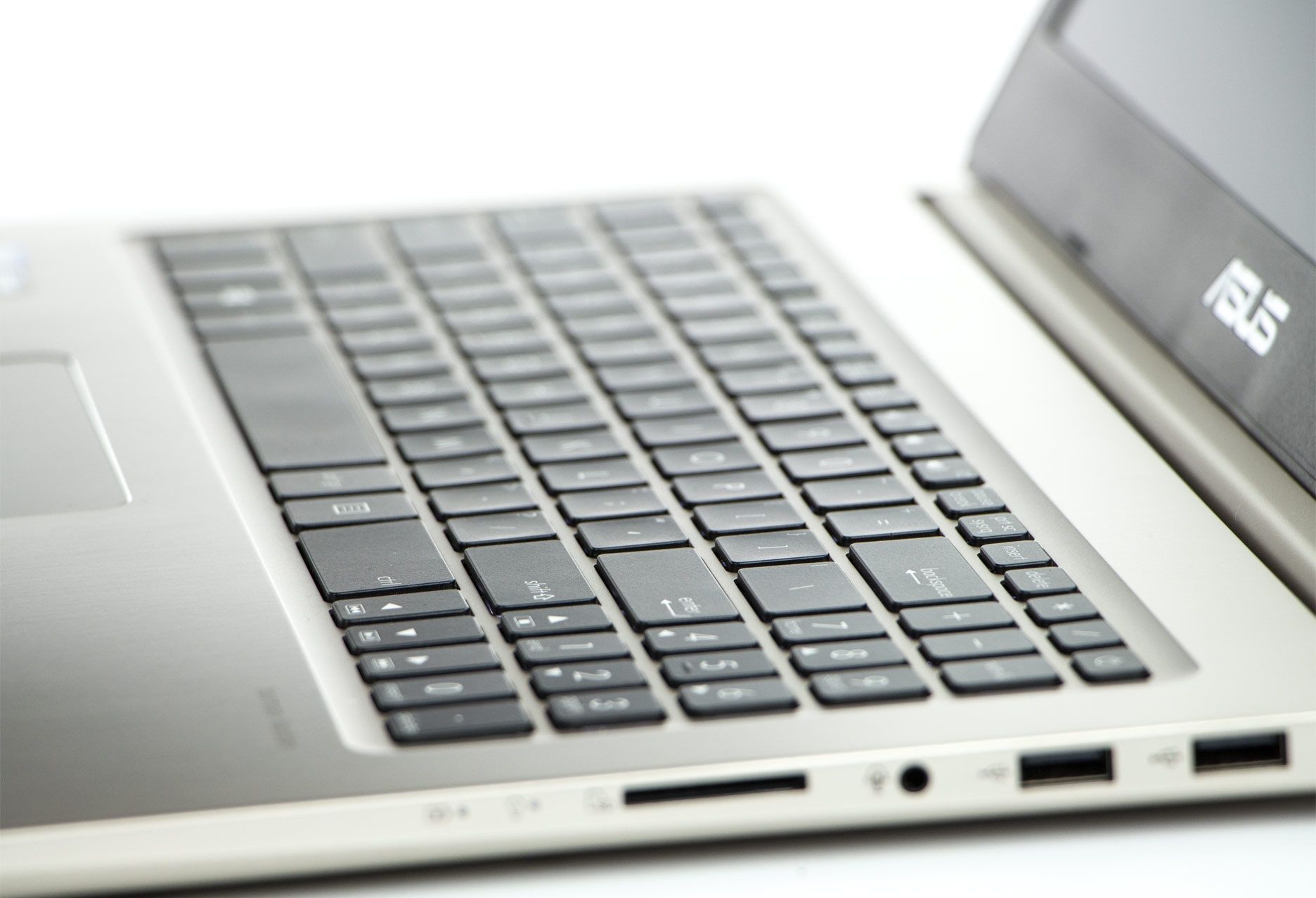 Asus VivoBook Pro 15 klawiatura