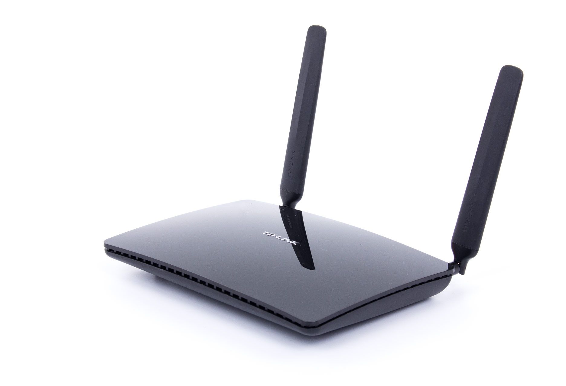 TP-Link MR200 - z profilu