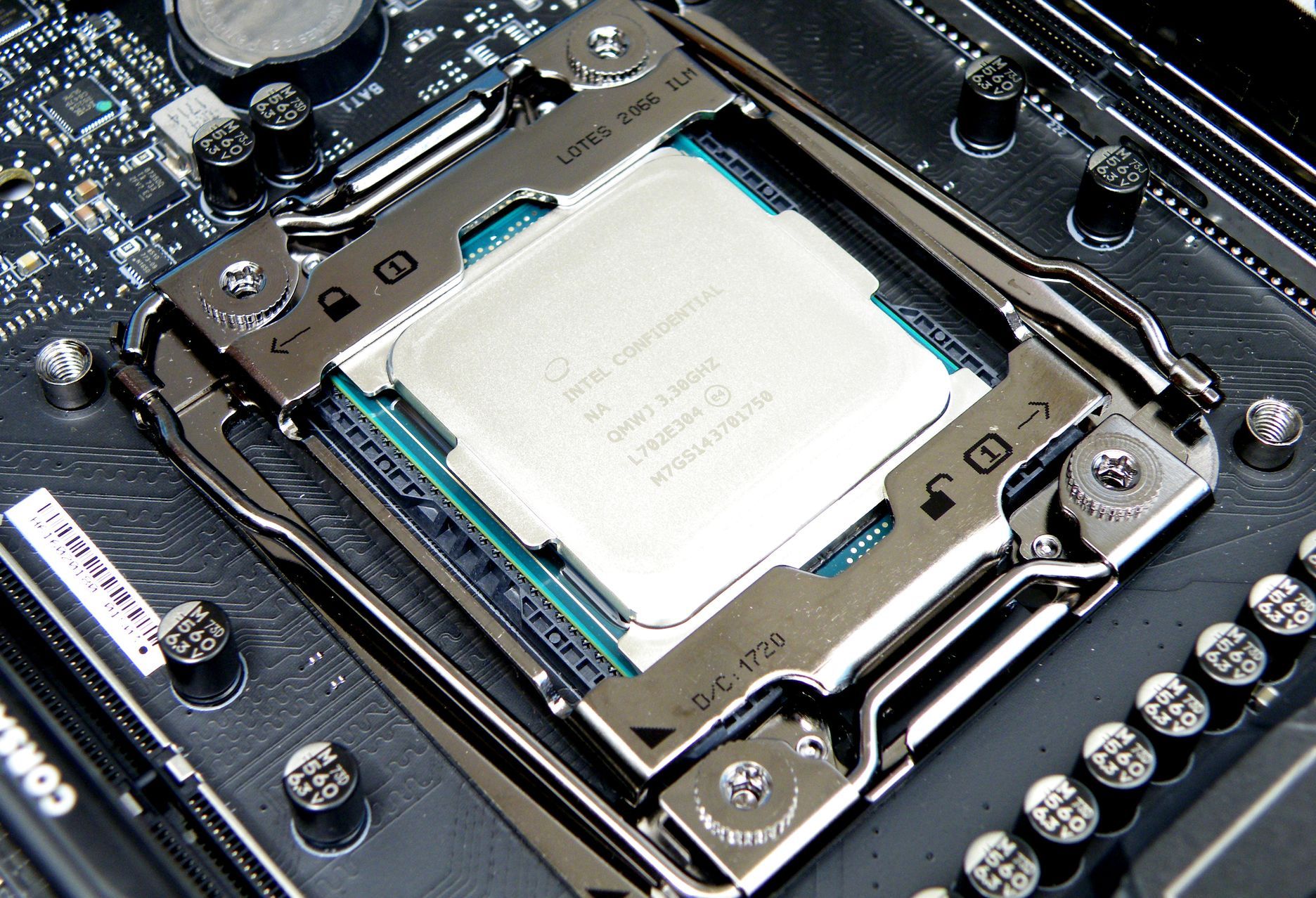 Intel Core i9-7900X ES