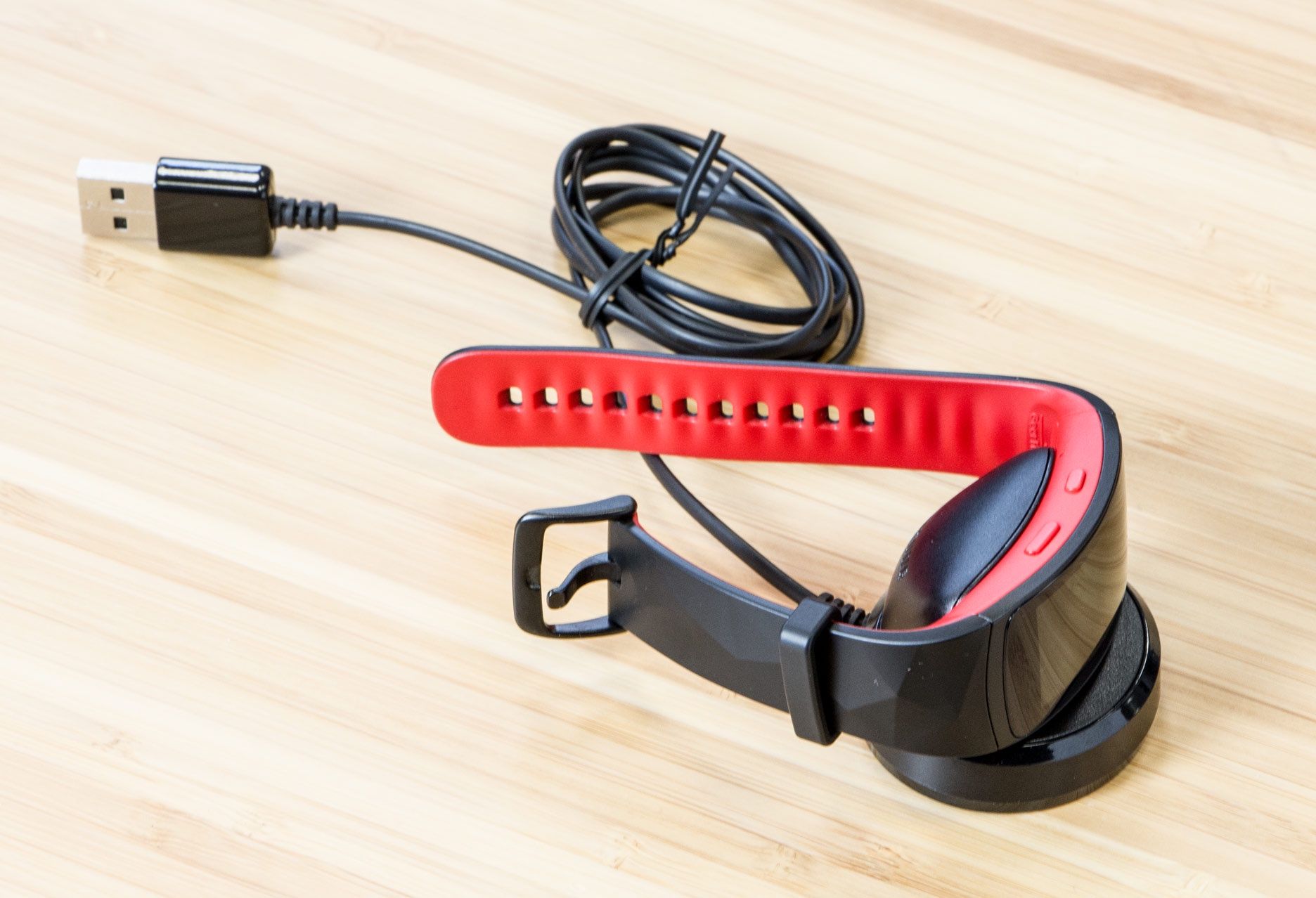 Samsung Gear Fit2 Pro ładowanie