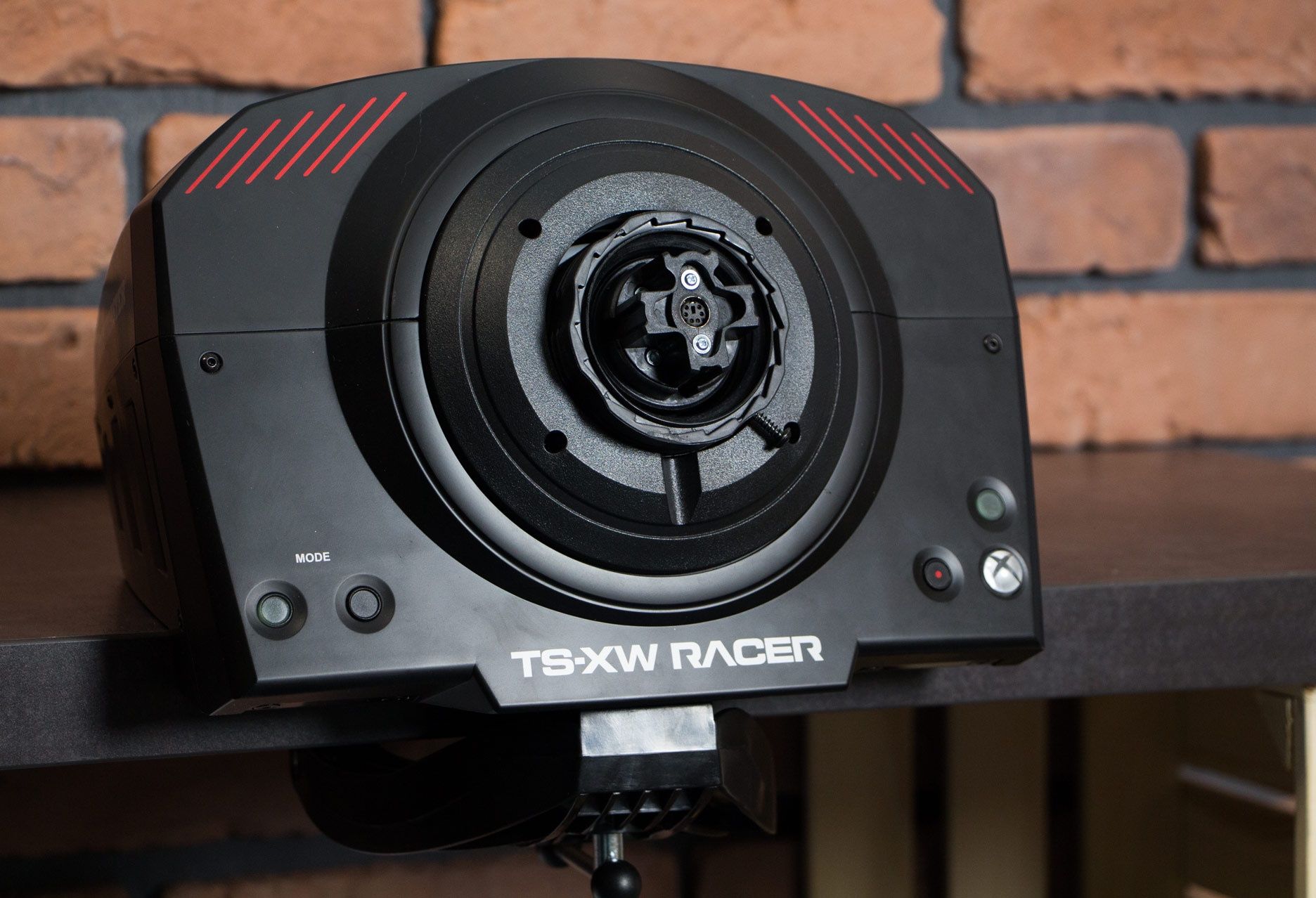 Thrustmaster TS-XW Racer Sparco P310 Competition Mod - baza z silnikiem i systemem mocującym