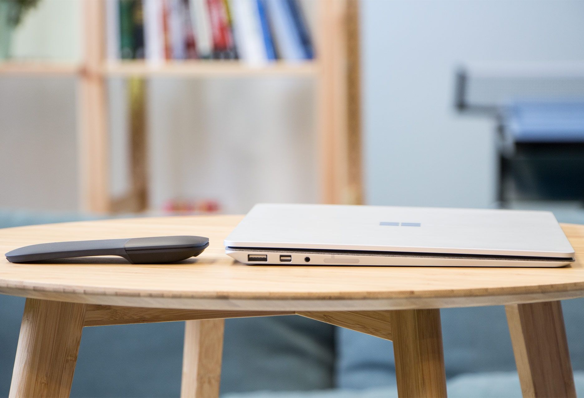 Microsoft Arc Mouse i Microsoft Surface Laptop
