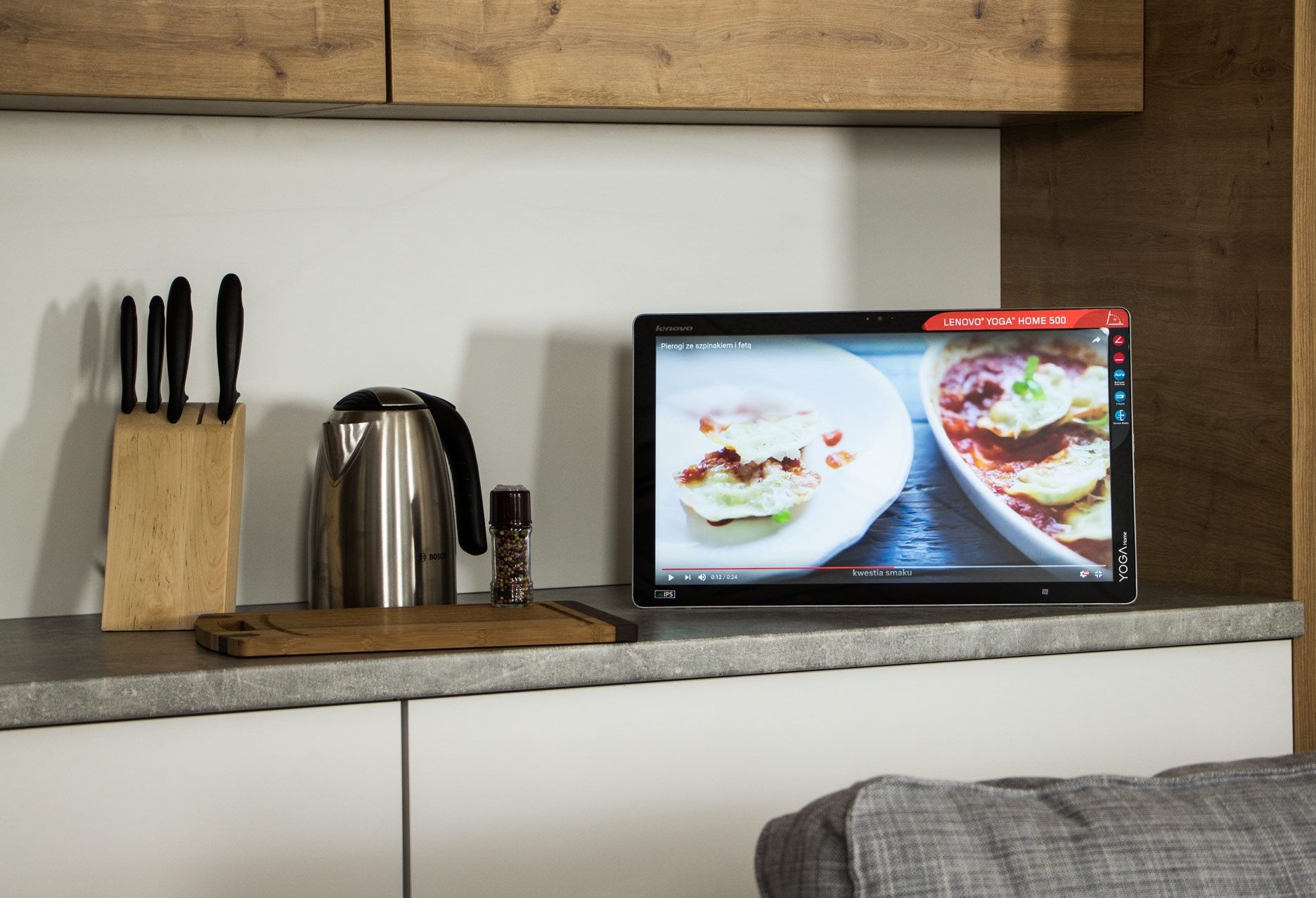 Lenovo Yoga Home 500 w kuchni