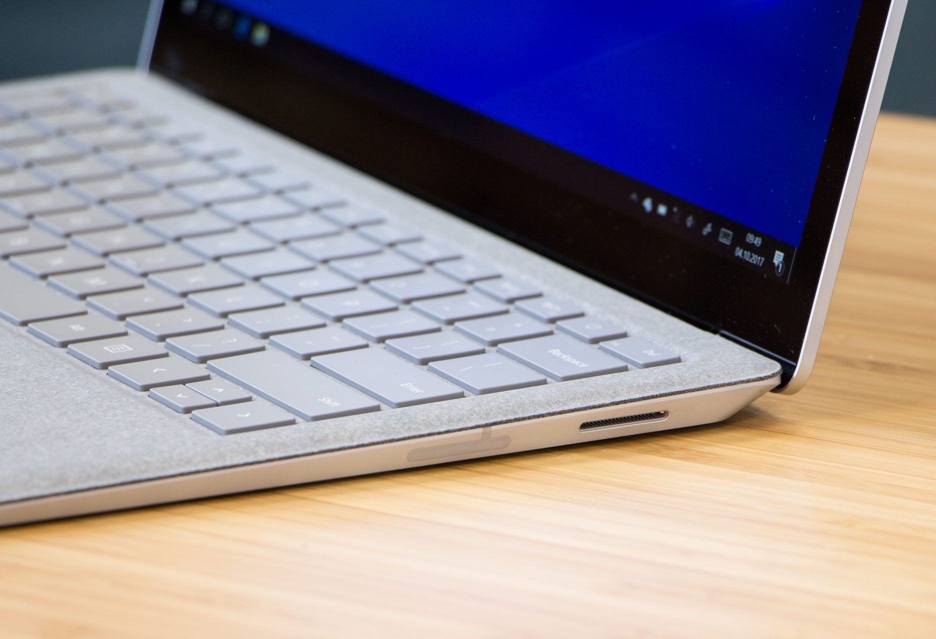 Microsoft Surface Laptop prawy bok