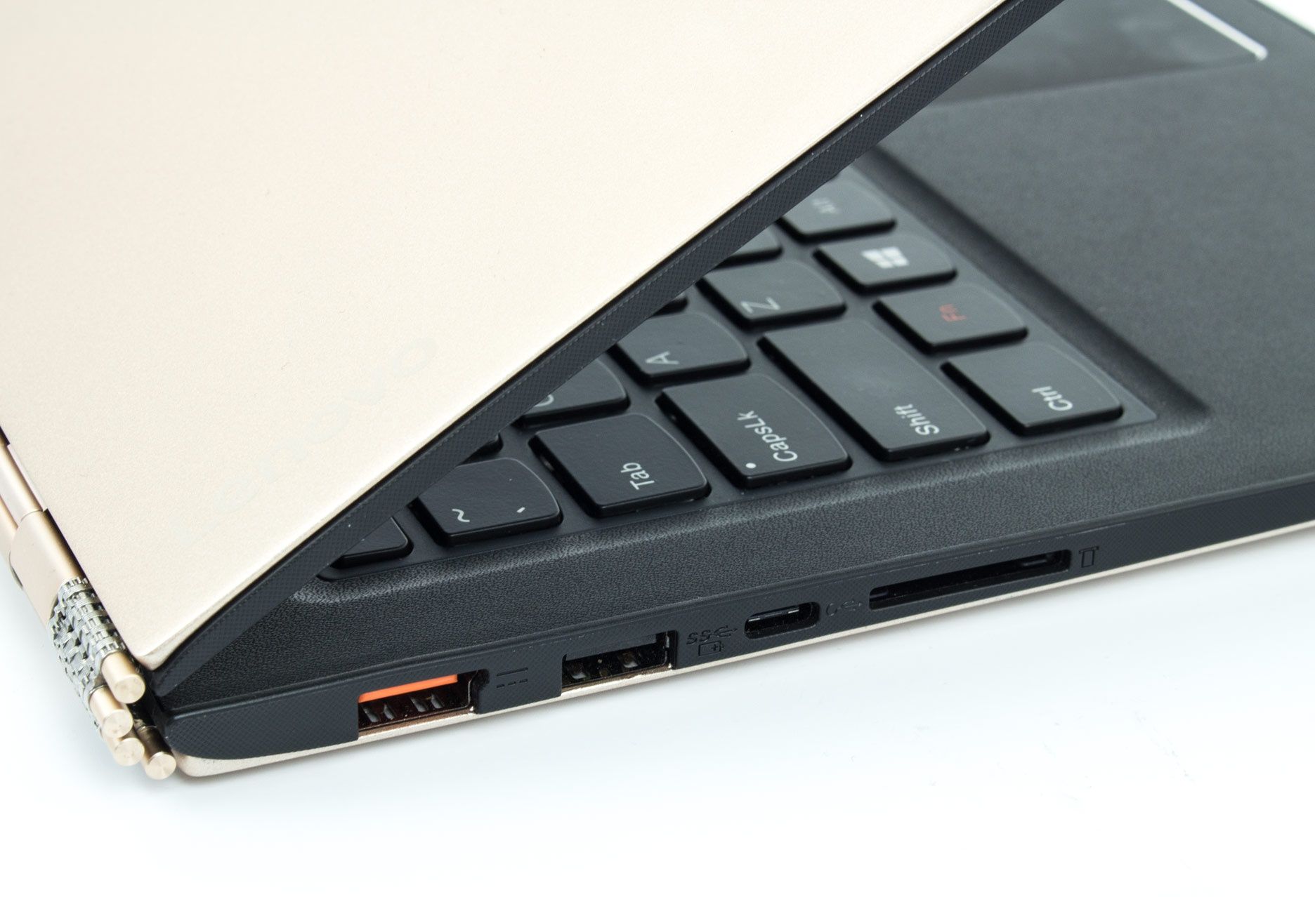 Lenovo Yoga 900 lewy bok