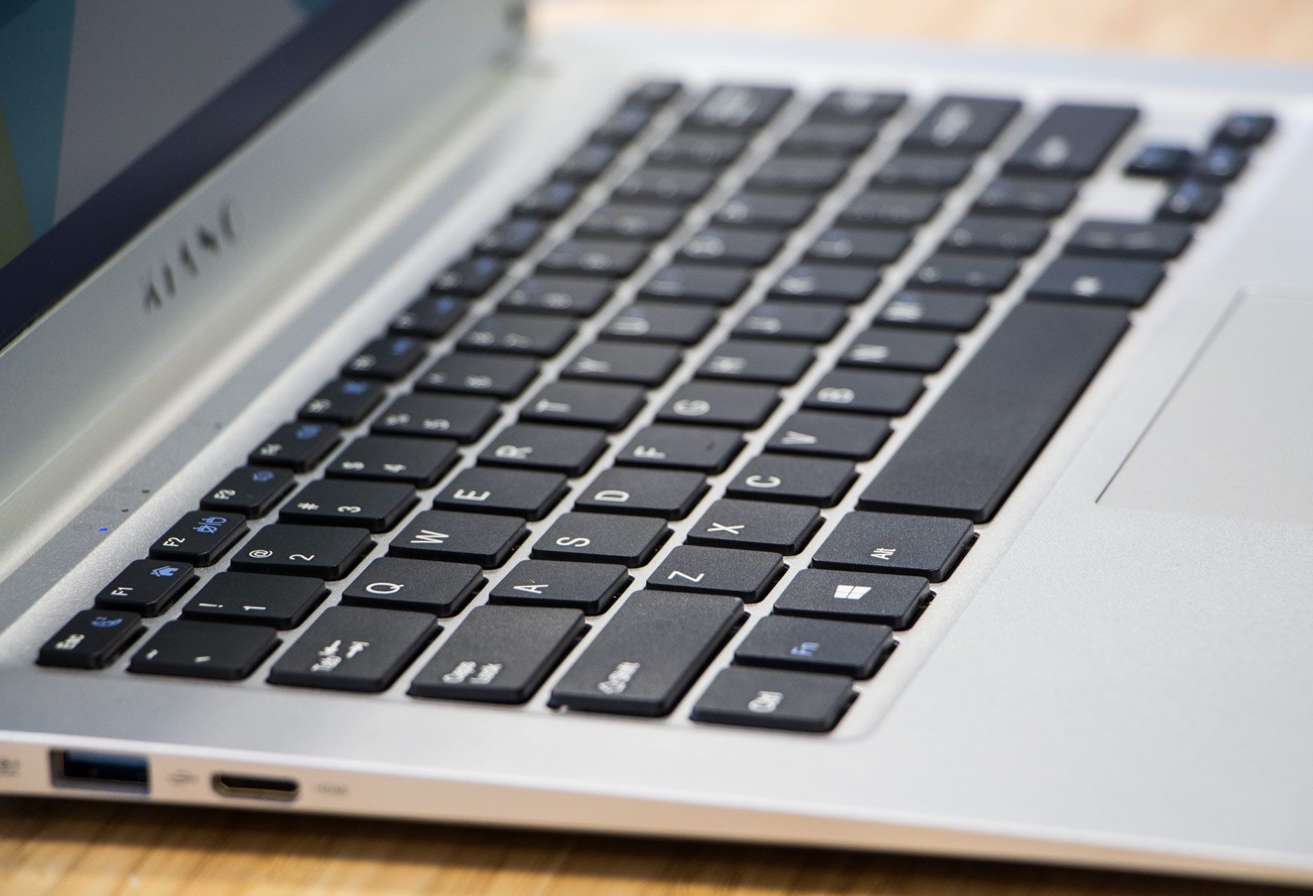Kiano SlimNote 14.2+ klawiatura