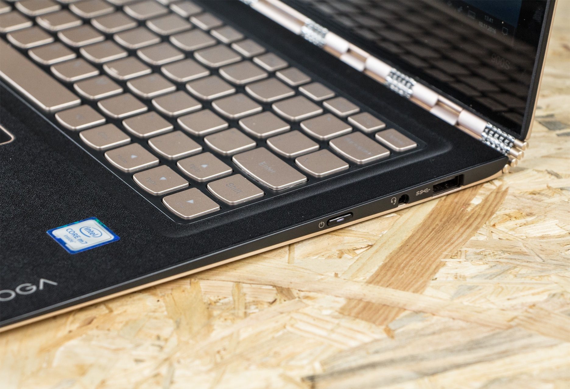 Lenovo Yoga 900s bok prawy