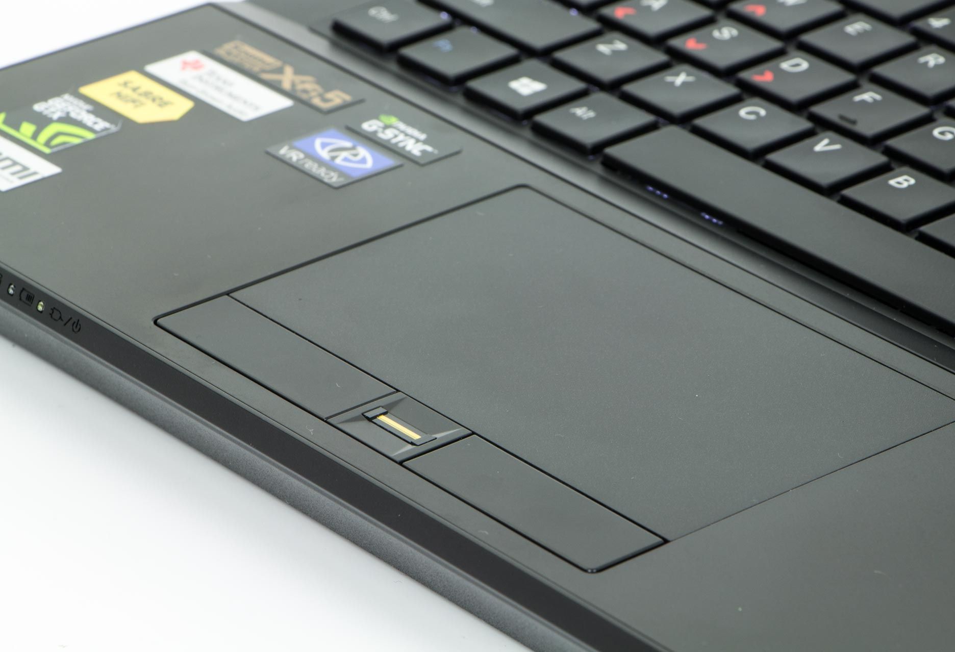 Dream Machines G1070-15PL12 touchpad