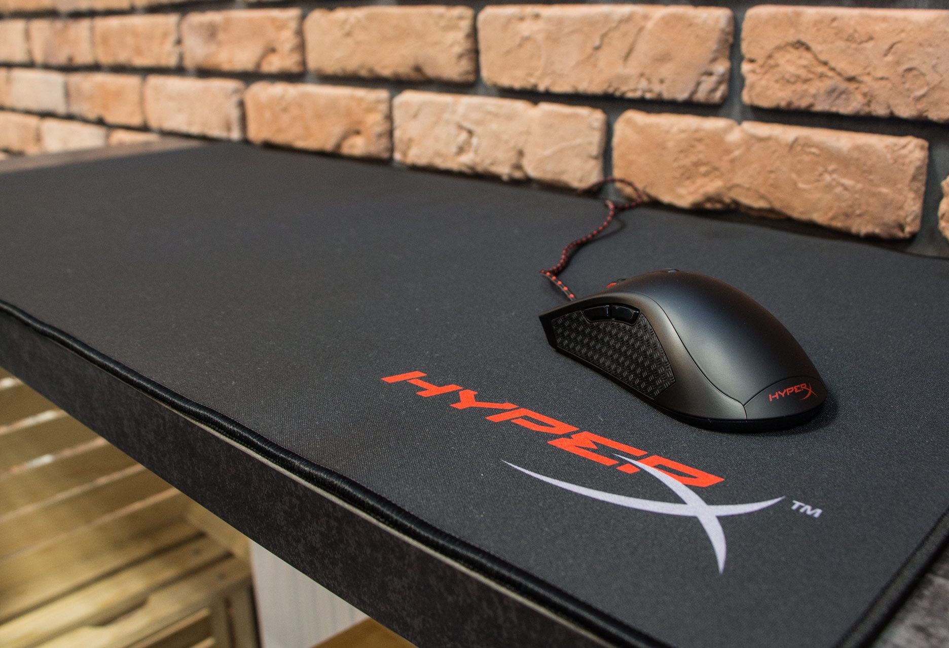 HyperX Pulsefire FPS w zestawieniu z podkładką HyperX Fury S XL