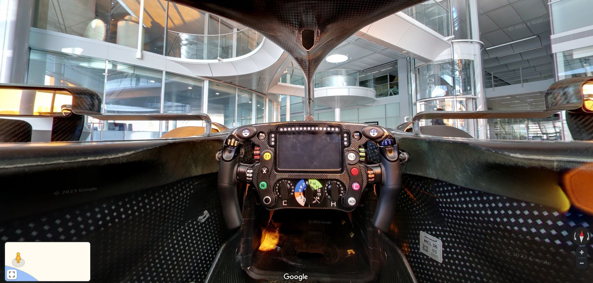 McLaren kokpit w Mapach Google
