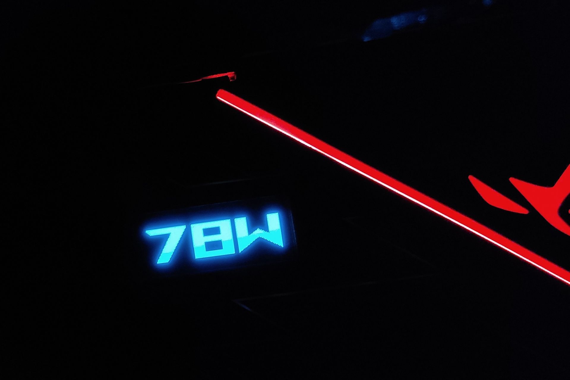 ASUS ROG Thor 1200W Platinum II - podświetlenie RGB LED i ekran OLED