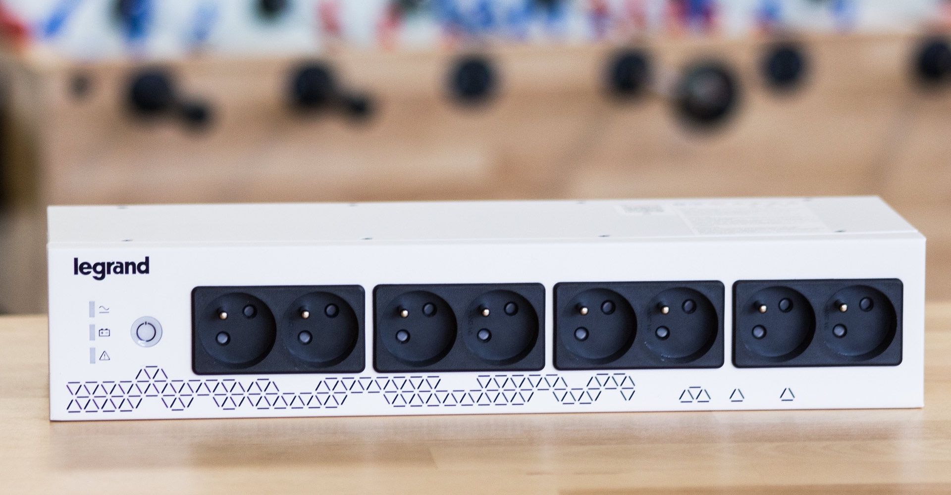 Legrand Keor PDU 800VA - widok od przodu