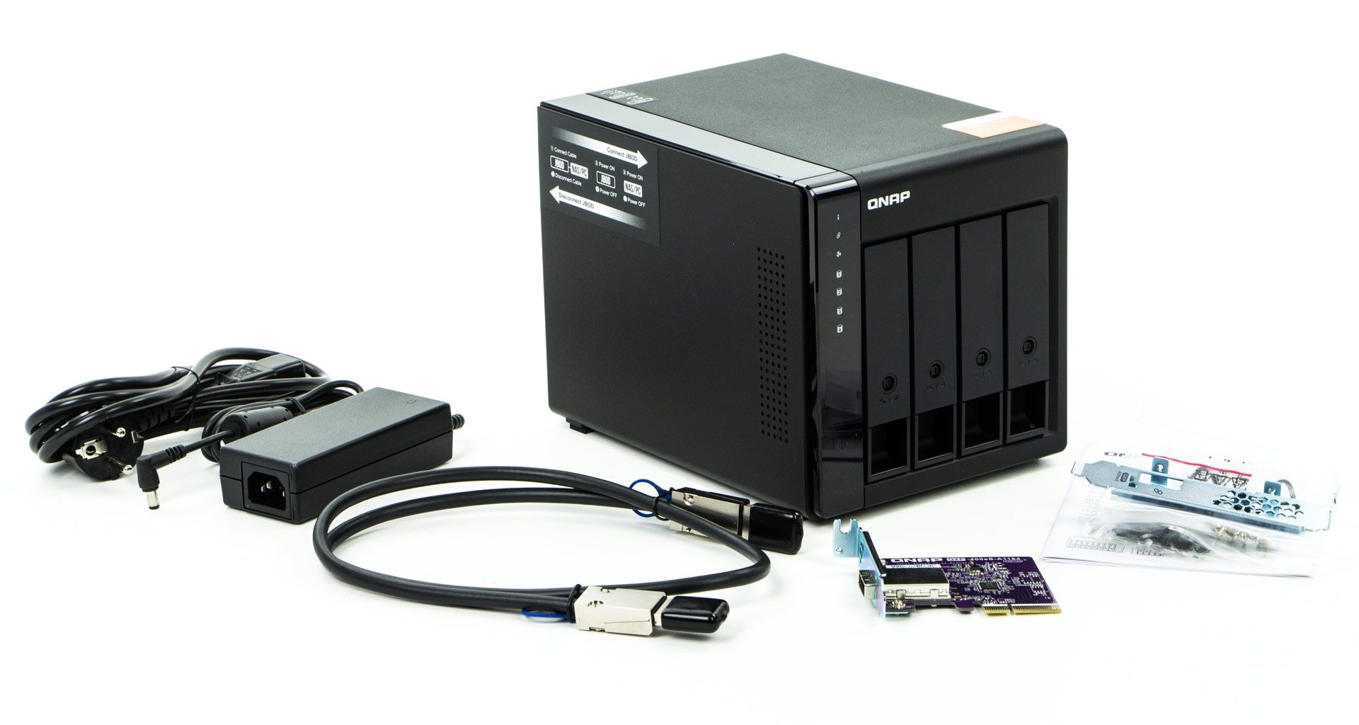 QNAP TL-D400S - zawartość zestawu