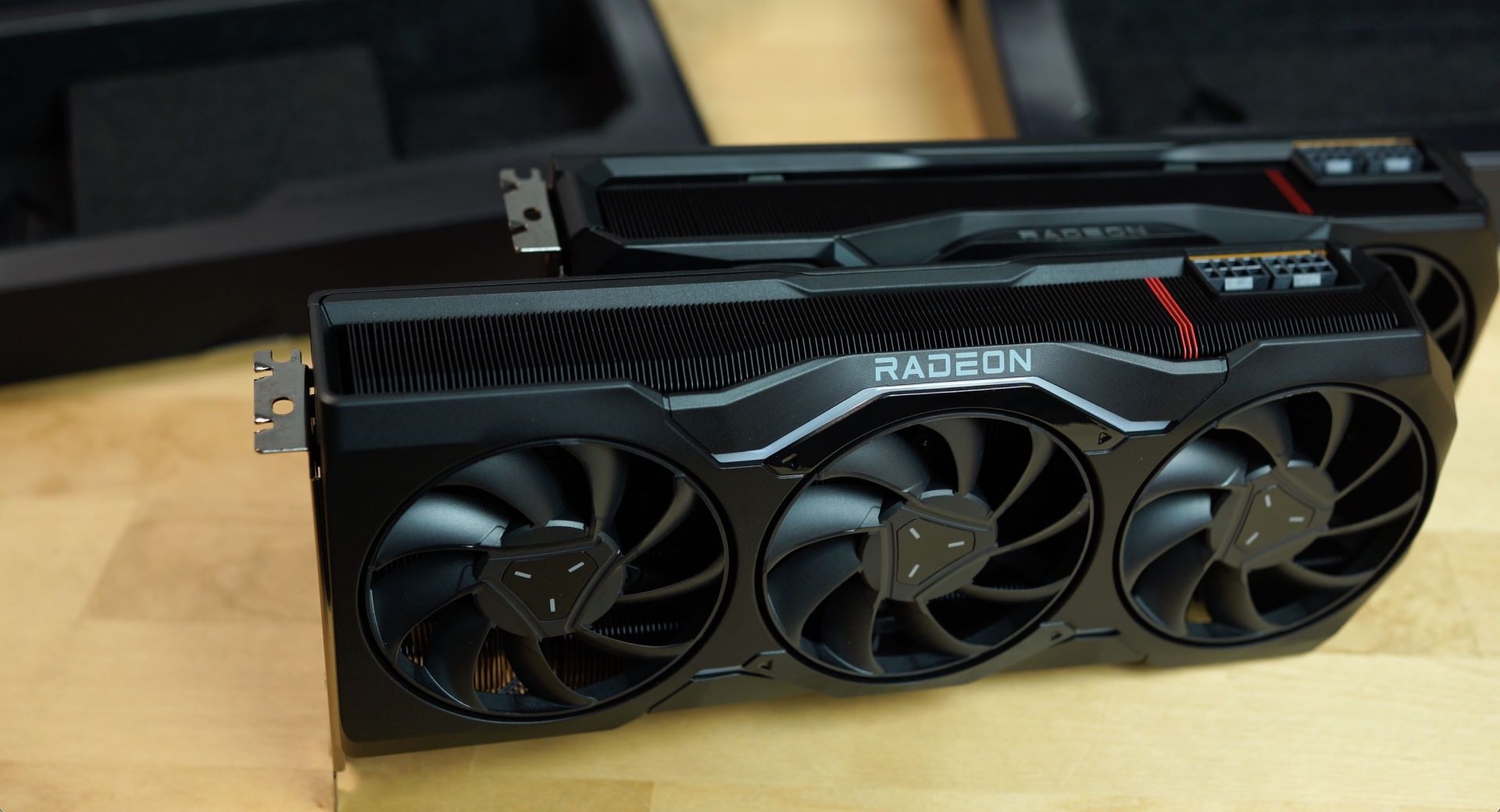AMD Radeon RX 7900 XT i RX 7900 XTX