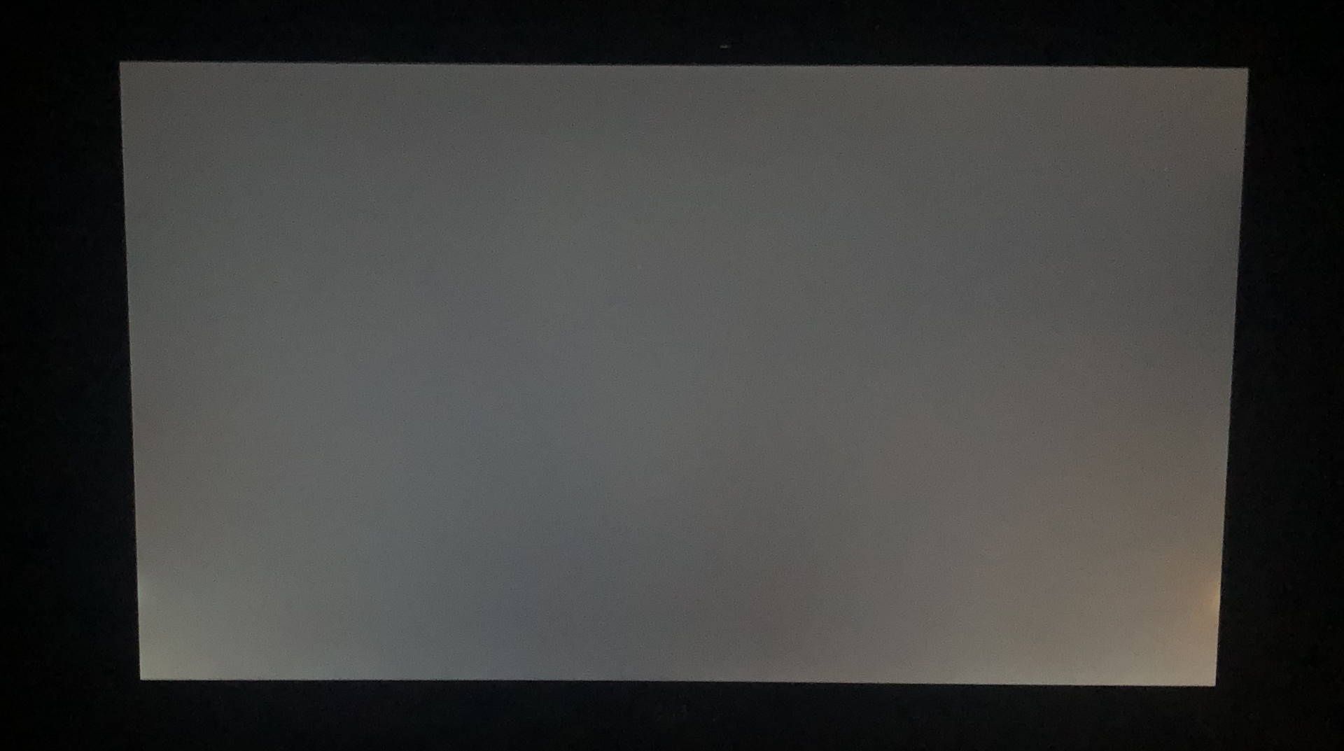 Fujitsu Lifebook U9310X - równomiernoć czereni