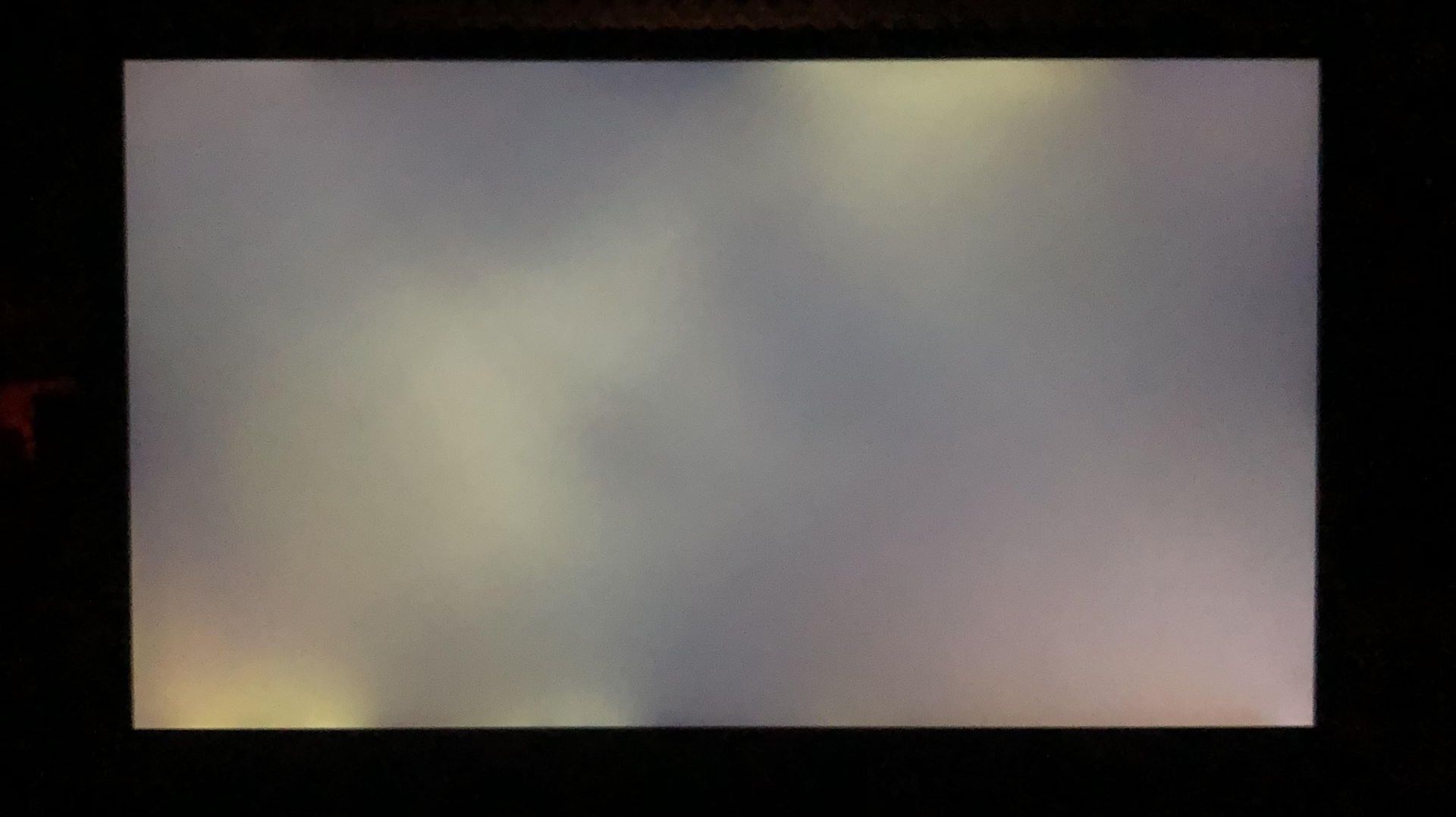 MSI GE75 Raider 10SGS - backligh bleeding