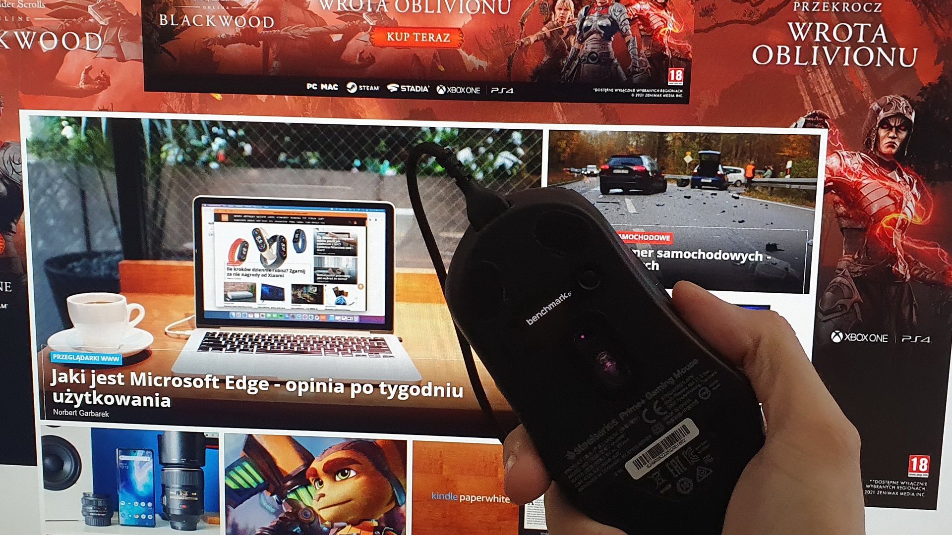 SteelSeries Prime+ - wyświetlacz z napisem benchmark.pl