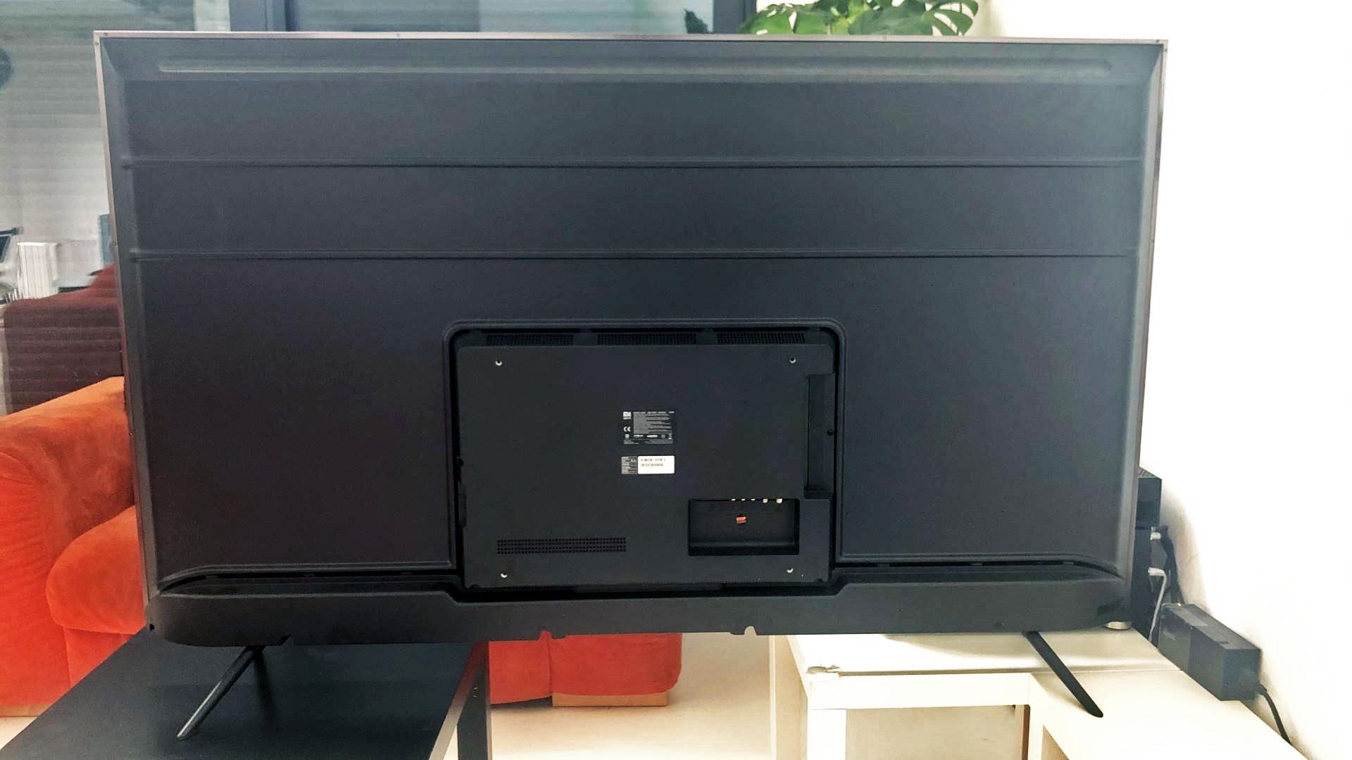 Xiaomi Mi TV 4S 65 - widok z tyłu
