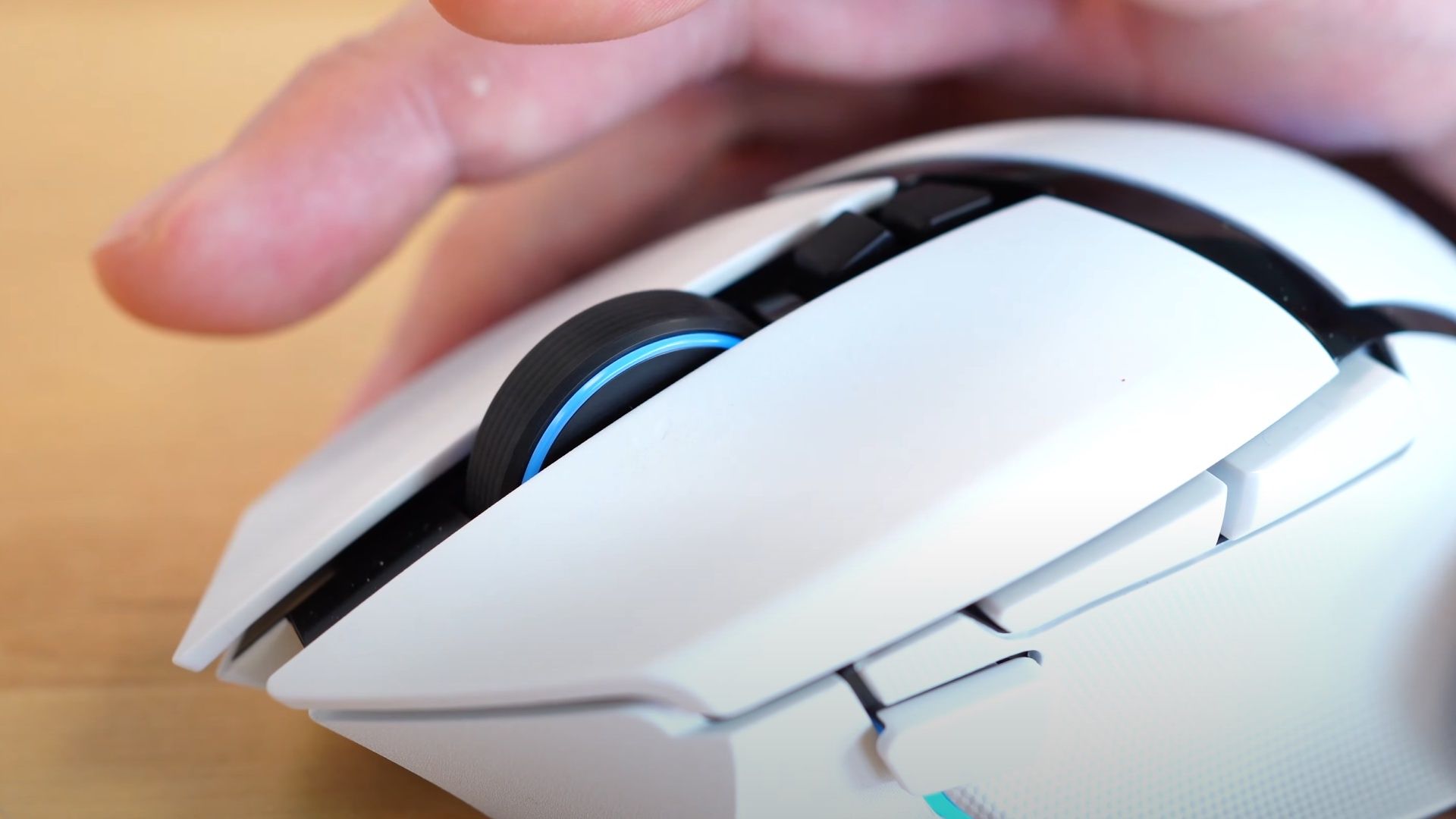 Razer Basilisk V3 Pro - tryb swobodny rolki