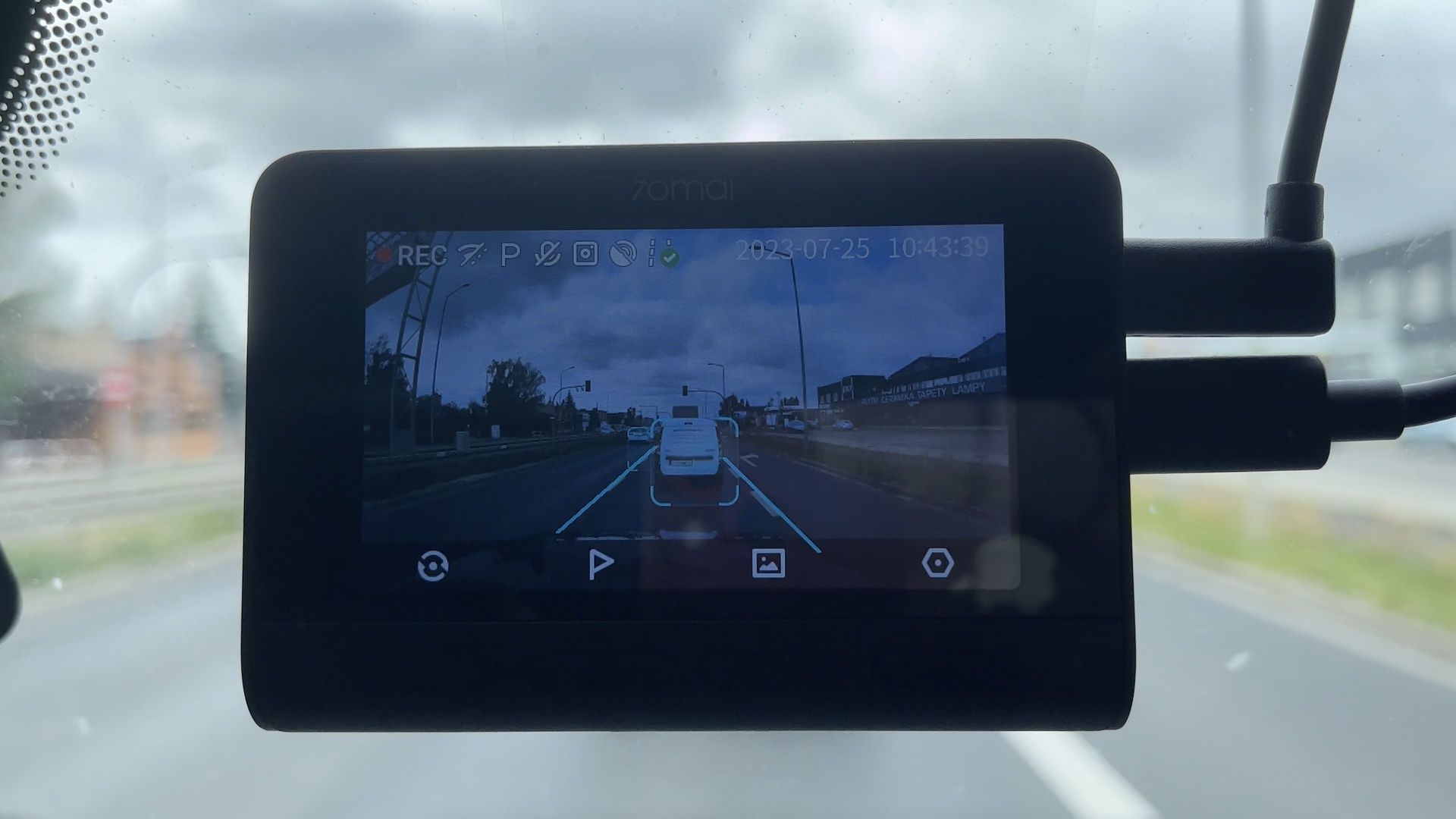 70mai A810 - wyświetlane na ekranie informacje z systemu ADAS