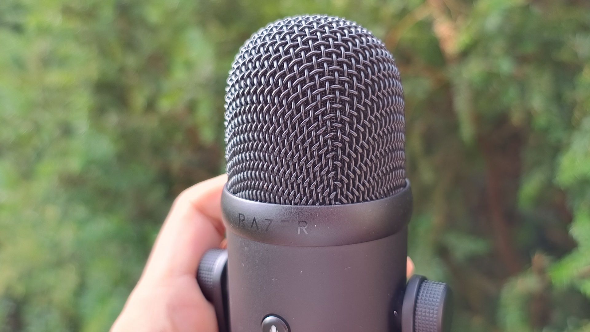 Razer Seiren V2 Pro - siatka na kapusle mikrofonu