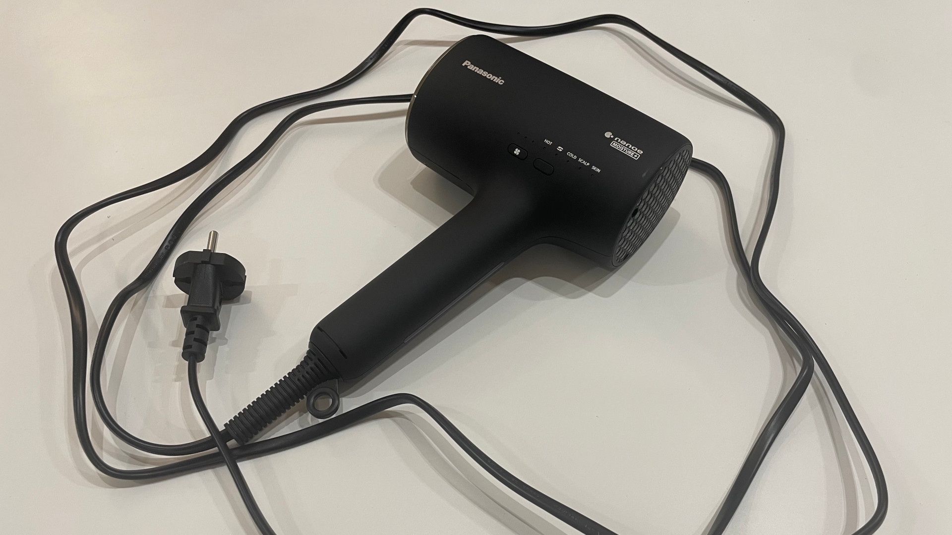 Panasonic EH-NA0J-N825 z długim kablem