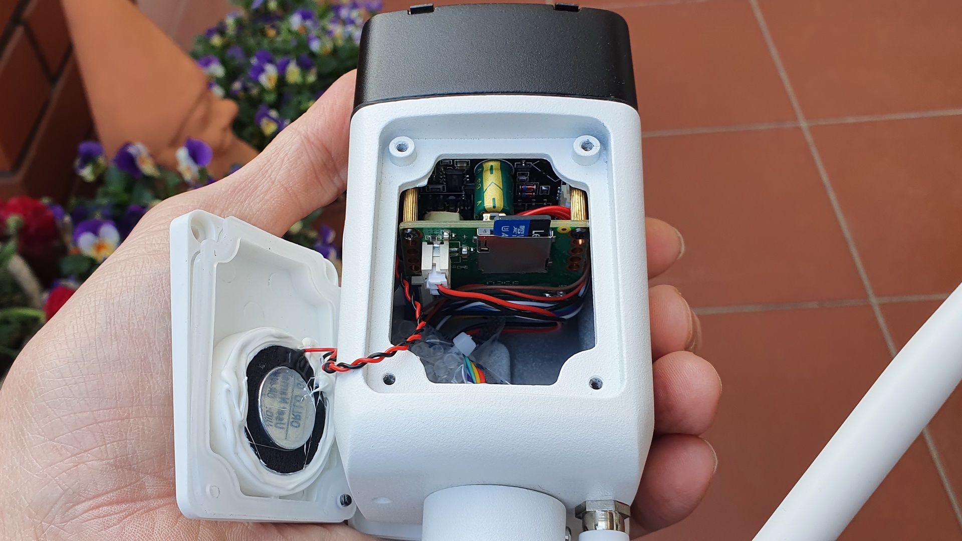 Orllo Goodcam Z13 - miejsce instalacji karty pamięci