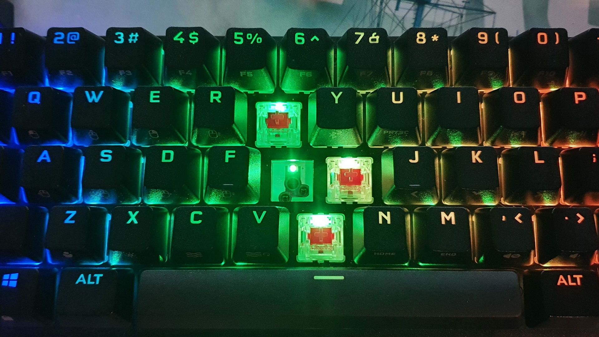 Corsair K70 RGB Pro Mini Wireles - kompatybilność z przełącznikami 3-pinowymi