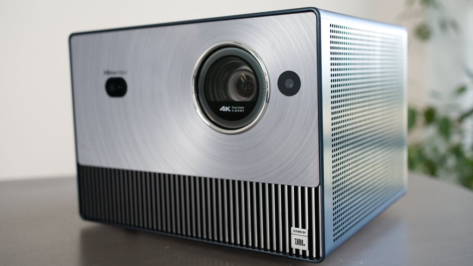 Hisense C1 - przód