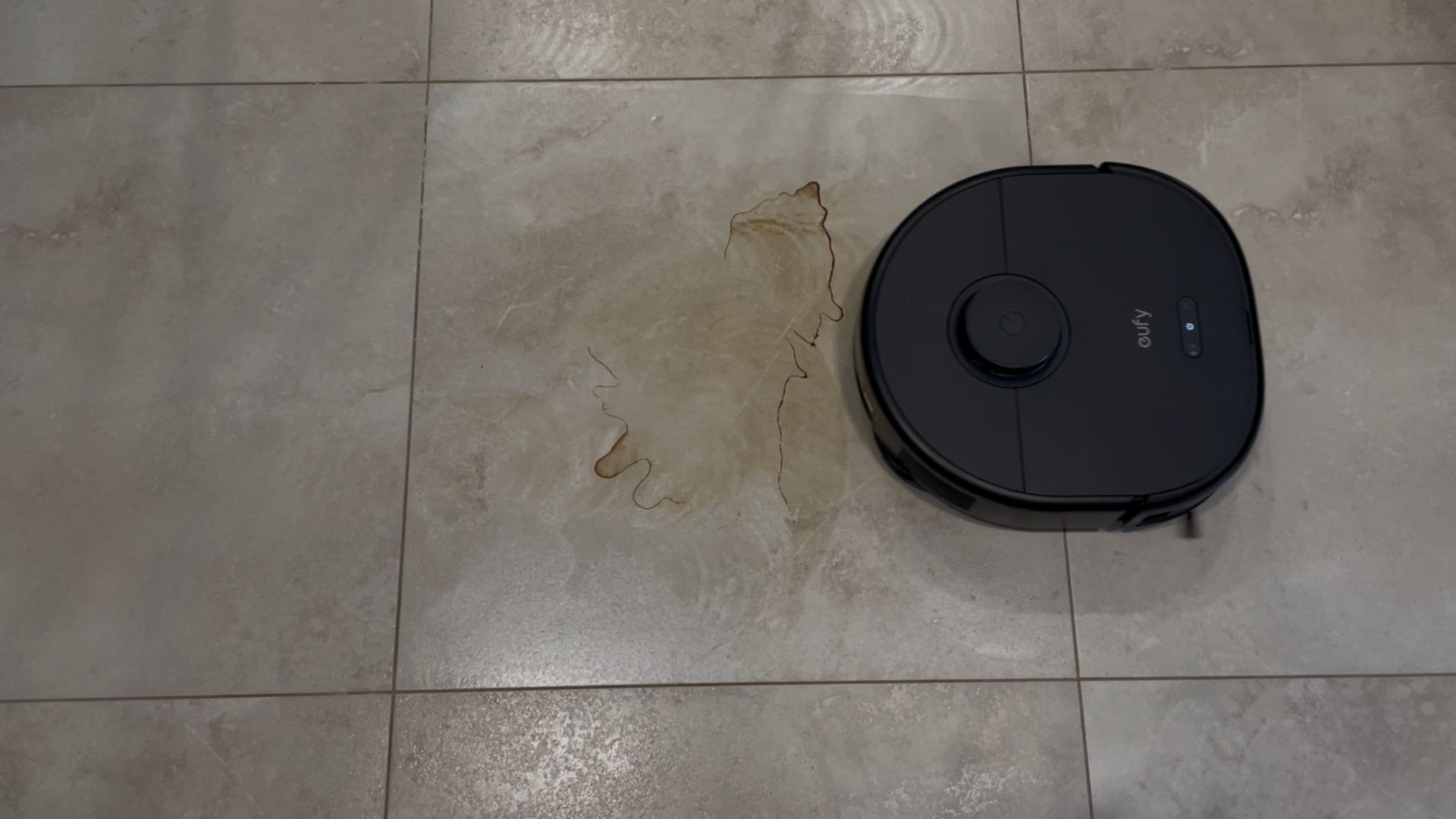 Eufy X10 Pro Omni test dużej plamy koniec