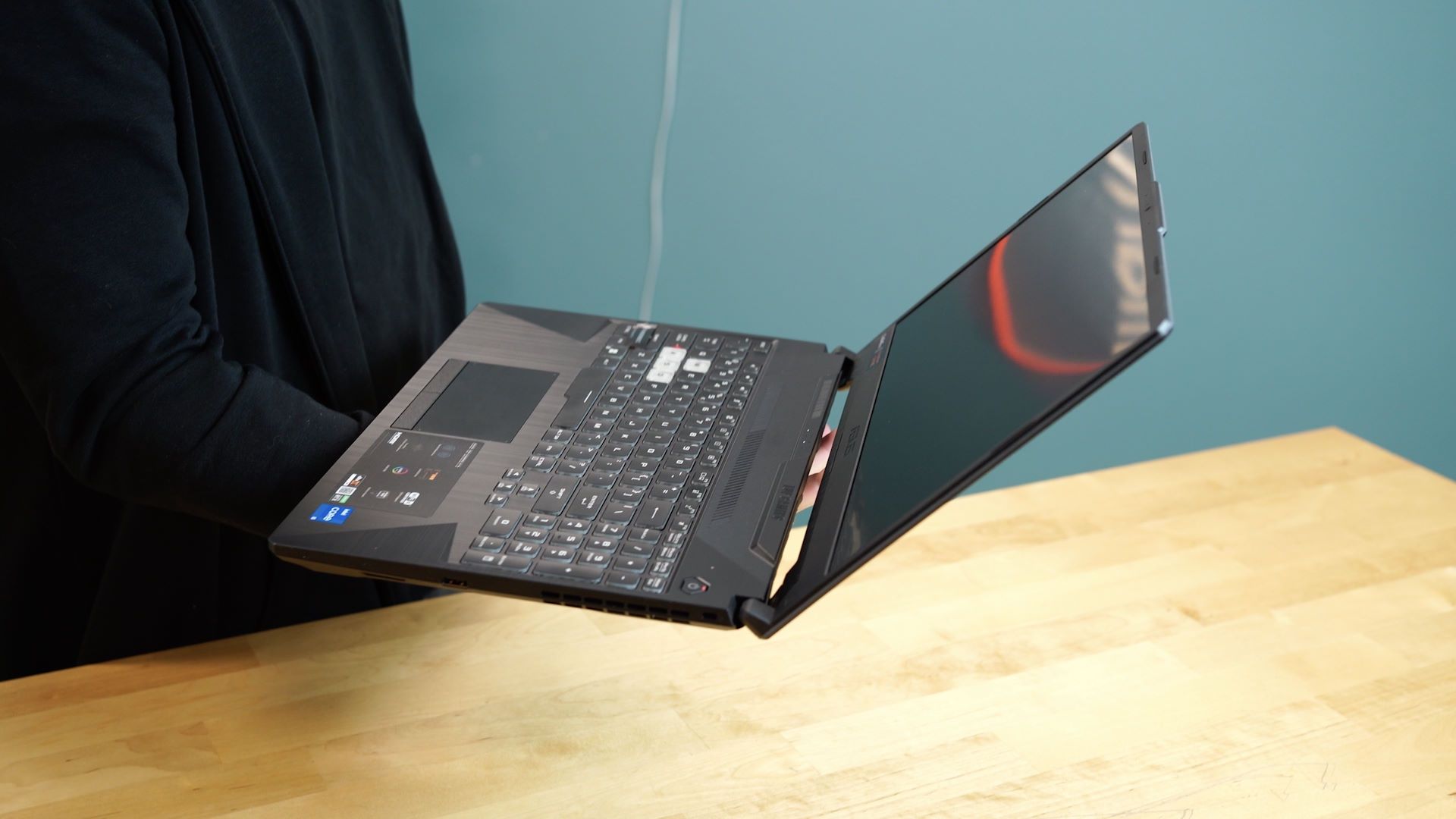 ASUS TUF Gaming F15 FX506HC - w ręce