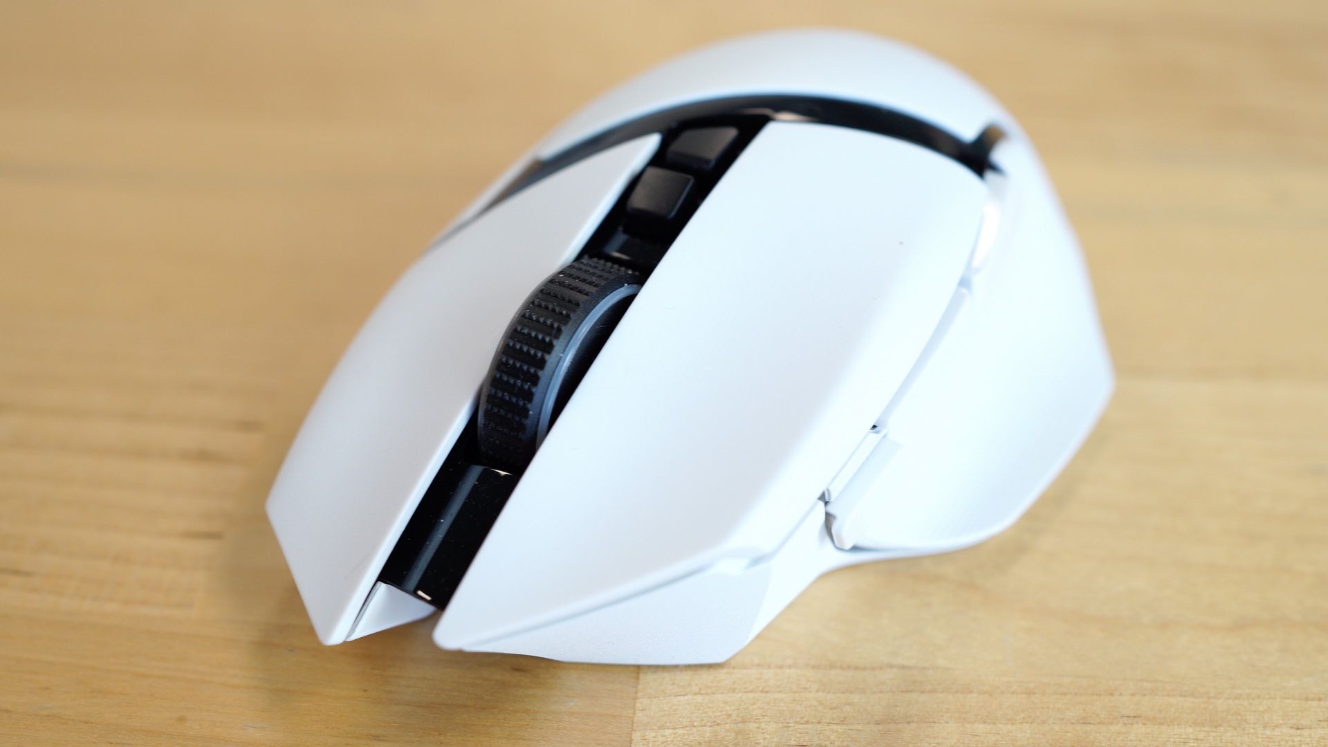 Razer Basilisk V3 Pro - widok z przodu