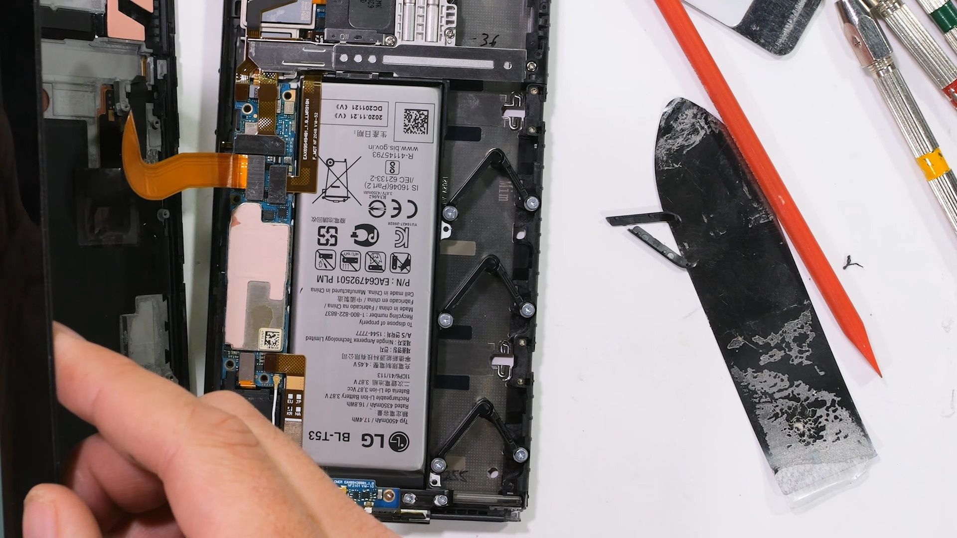 Mechanizm poruszający konstrukcją LG Rollable
