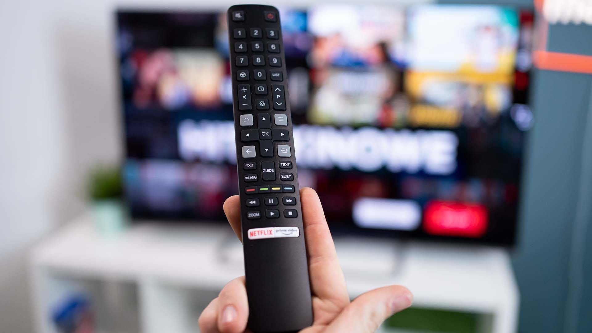 TCL C728 - pilot multimedialny