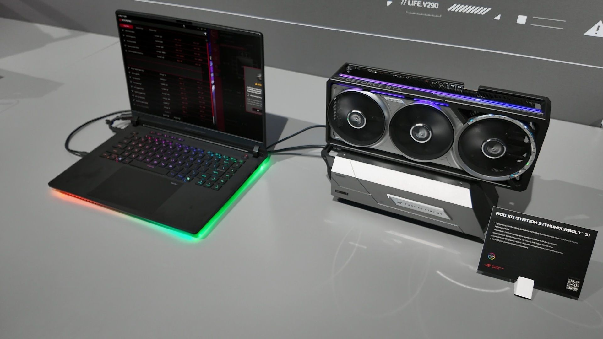 Gamescom 2025 - laptop z RTX 5090 (adapter ASUS)