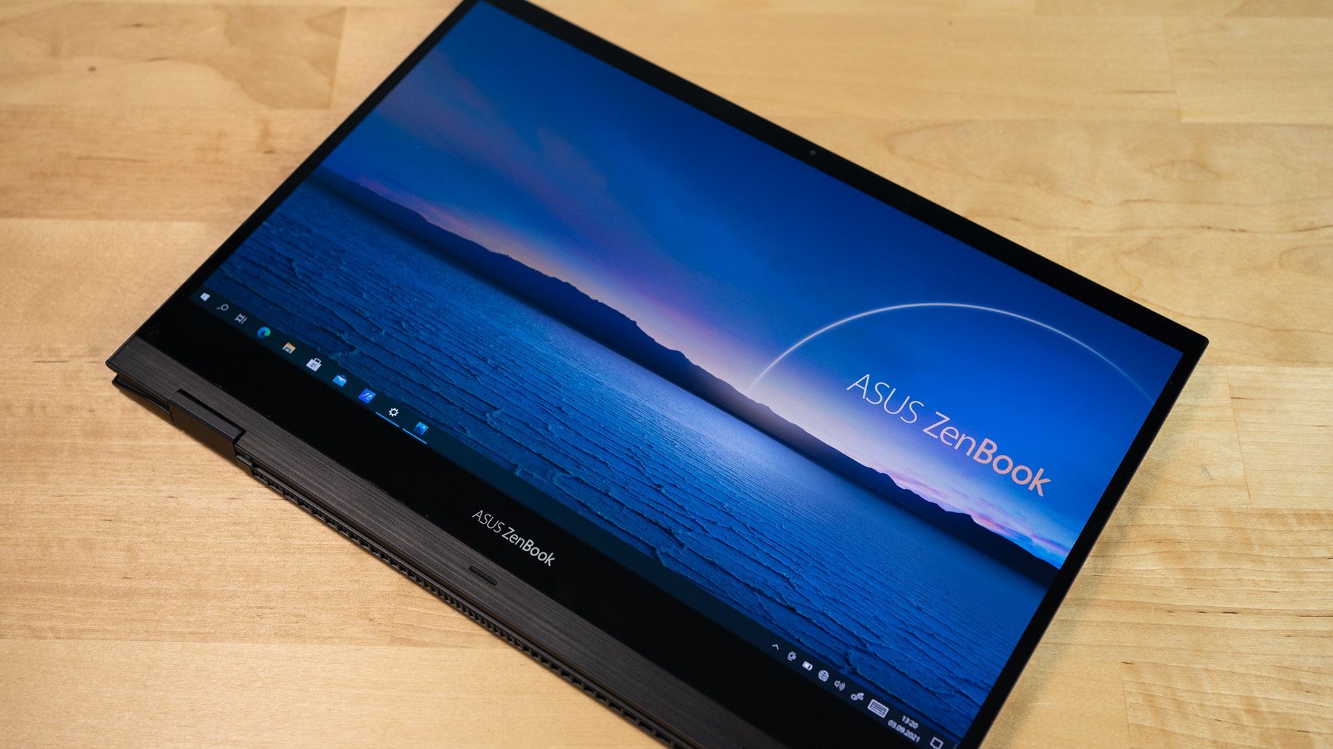 ASUS ZenBook Flip S 13 - przycisk zasilania