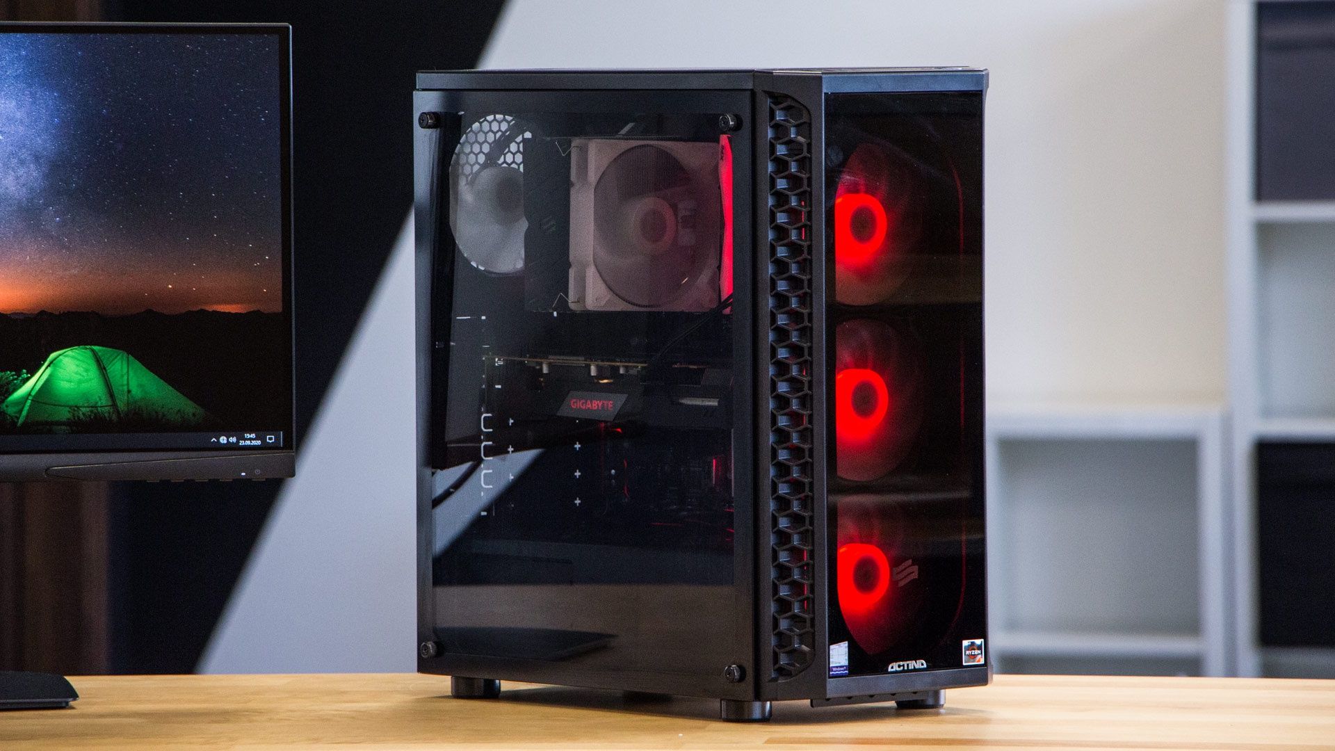 Komputer Actina z kartą graficzną AMD Radeon RX 5600 XT