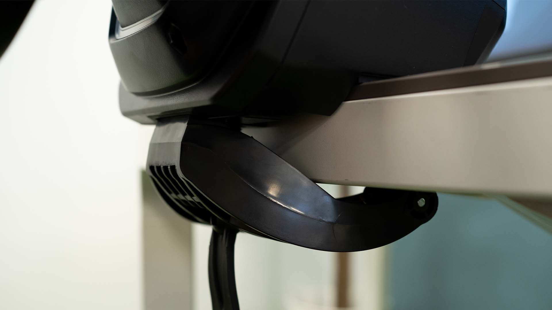 Thrustmaster T248 - plastikowy zacisk