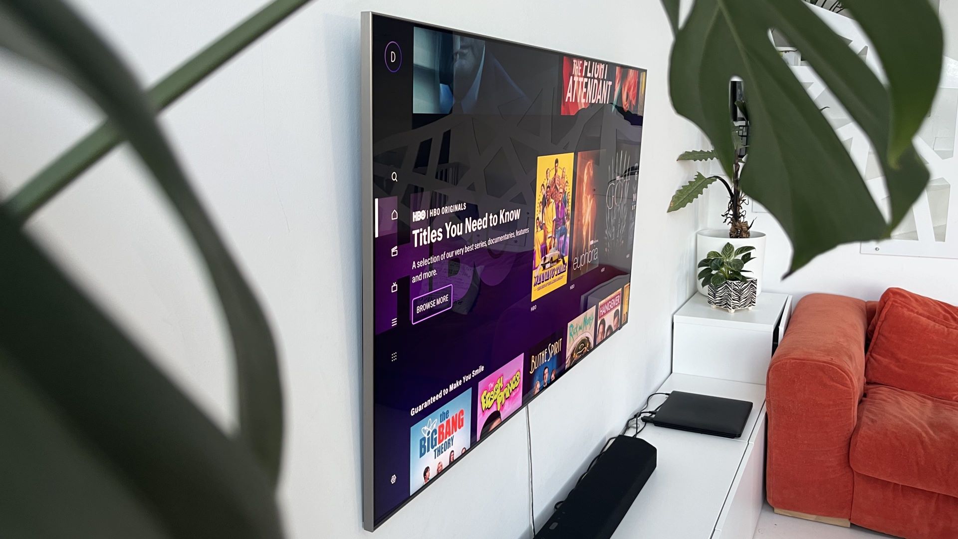 Samsung Neo QLED QN95B - na ścianie