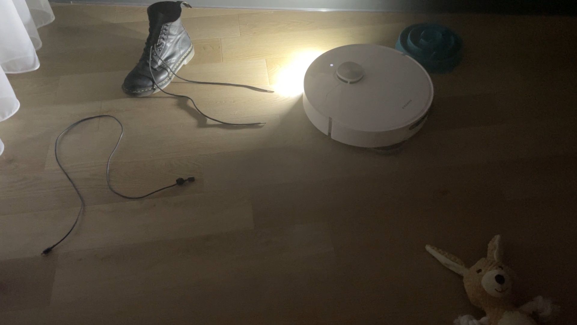 Dreame L40 Ultra AE omijanie przeszkod w ciemności