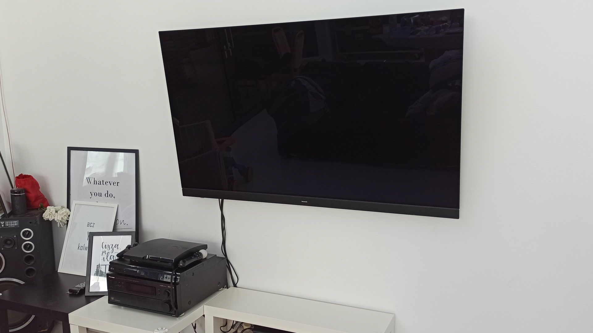 Panasonic TX-65HZ1500E - montaż na ścianie