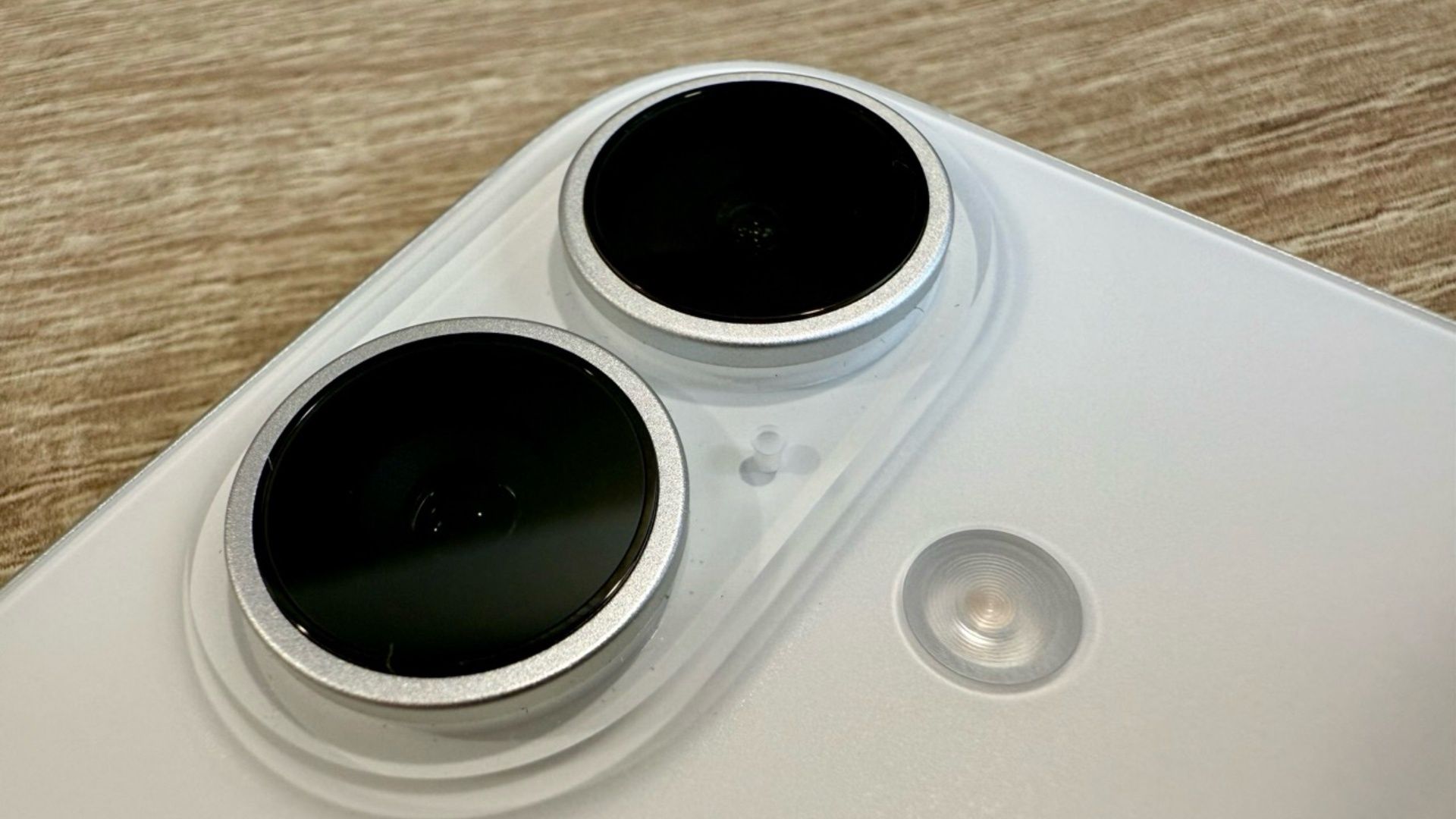 iPhone 16 aparaty