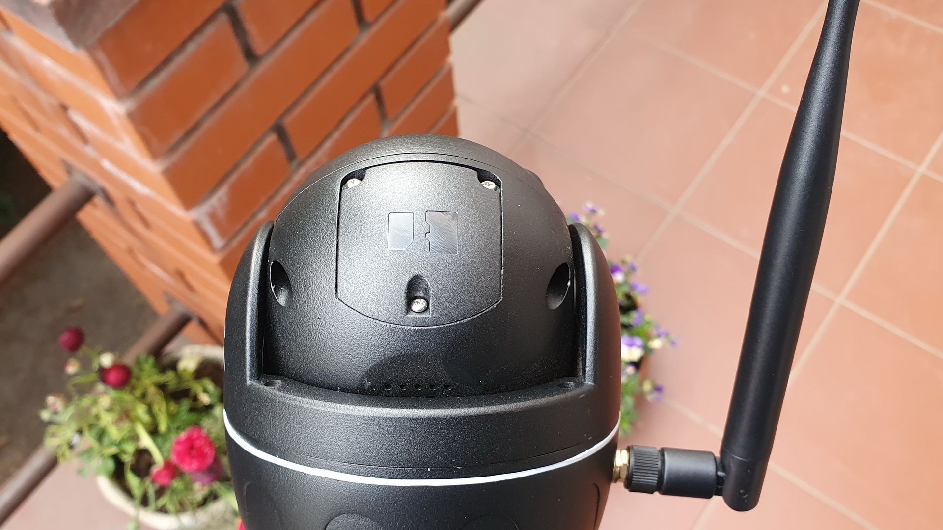 Orllo Goodcam Z14 - klapka chroniąca miejsce instalacji karty pamięci