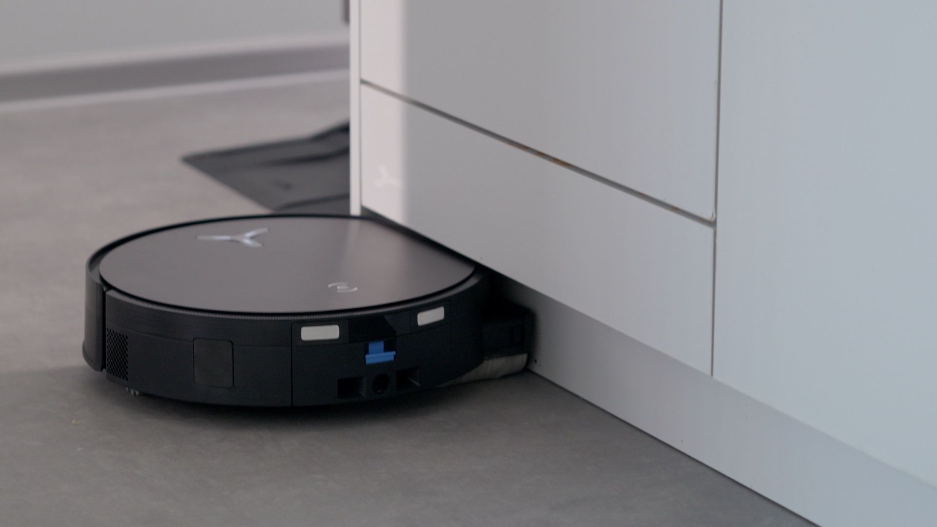 Ecovacs Deebot X11 OmniCyclone - mopowanie przy krawędziach