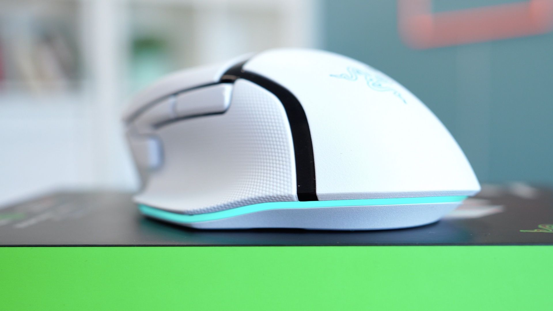 Razer Basilisk V3 Pro - podświetlenie krawędziowe