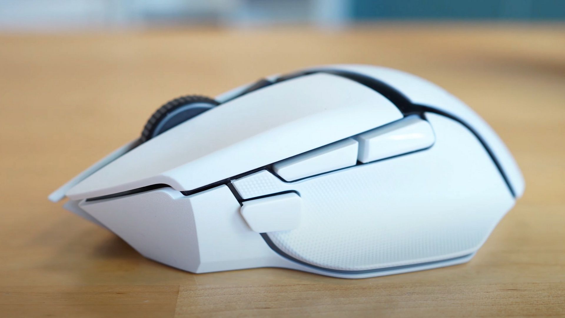 Razer Basilisk V3 Pro - widok z boku